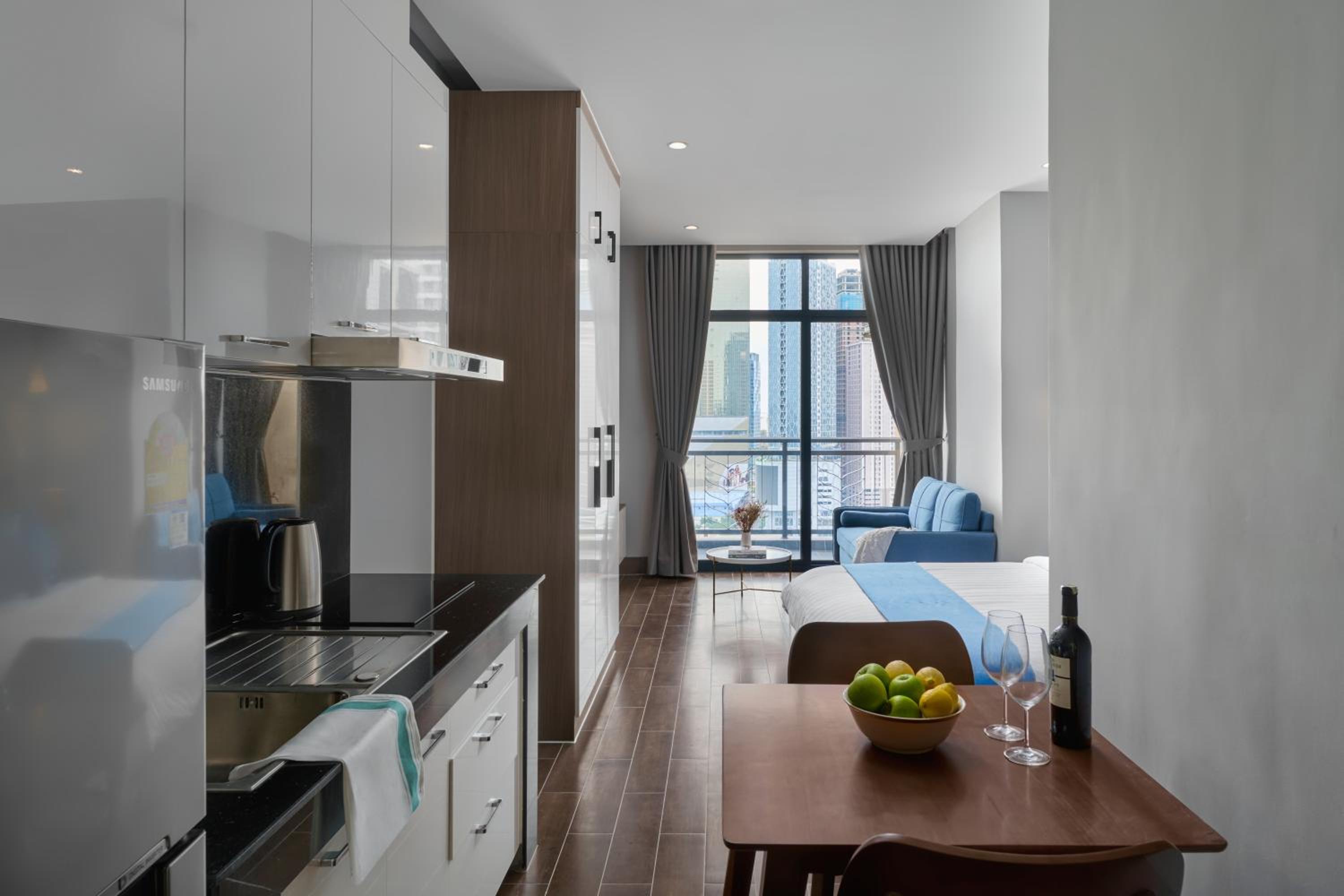 Landmark Studio with Balcony - Photo 1
