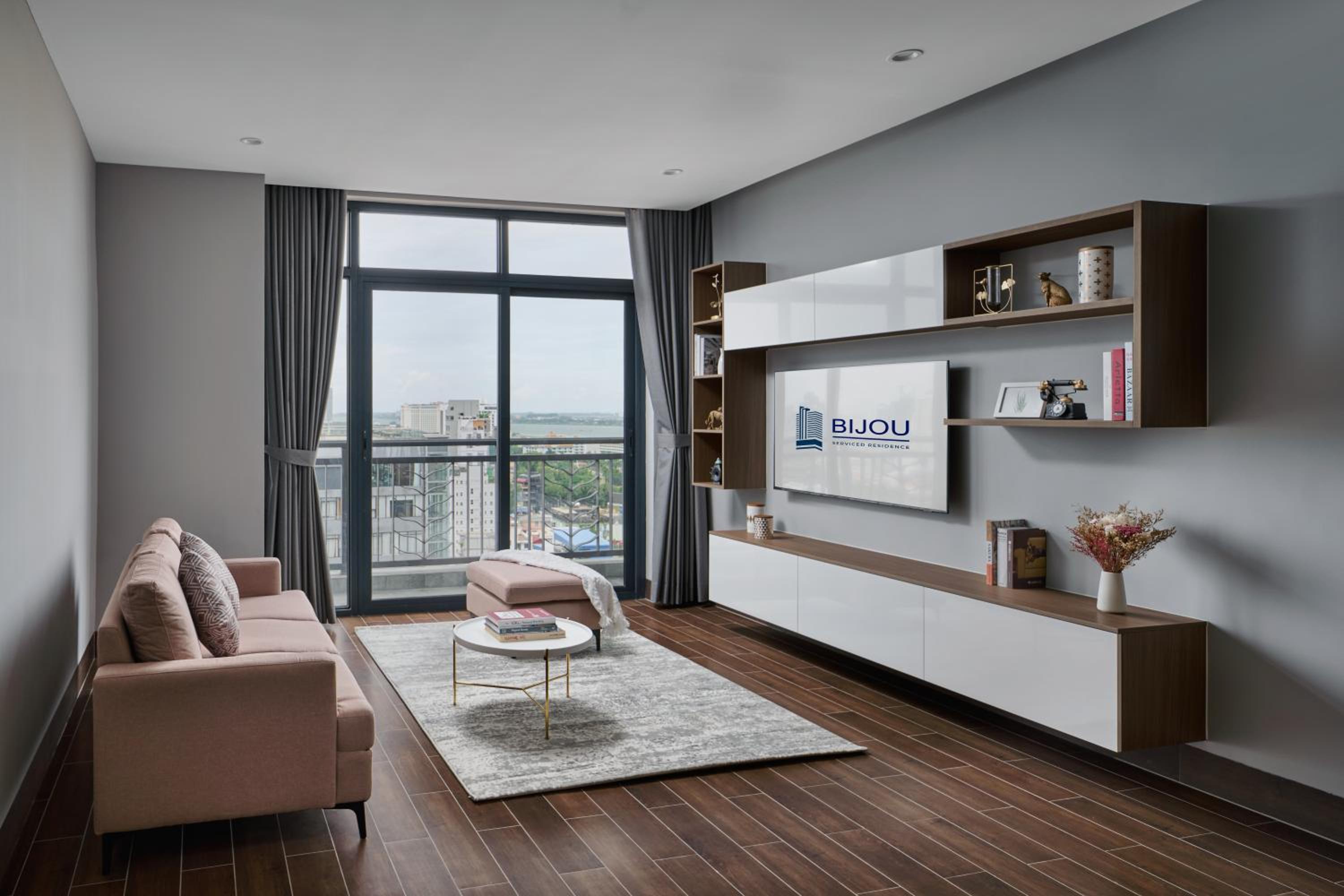 Landmark One-Bedroom - Photo 3