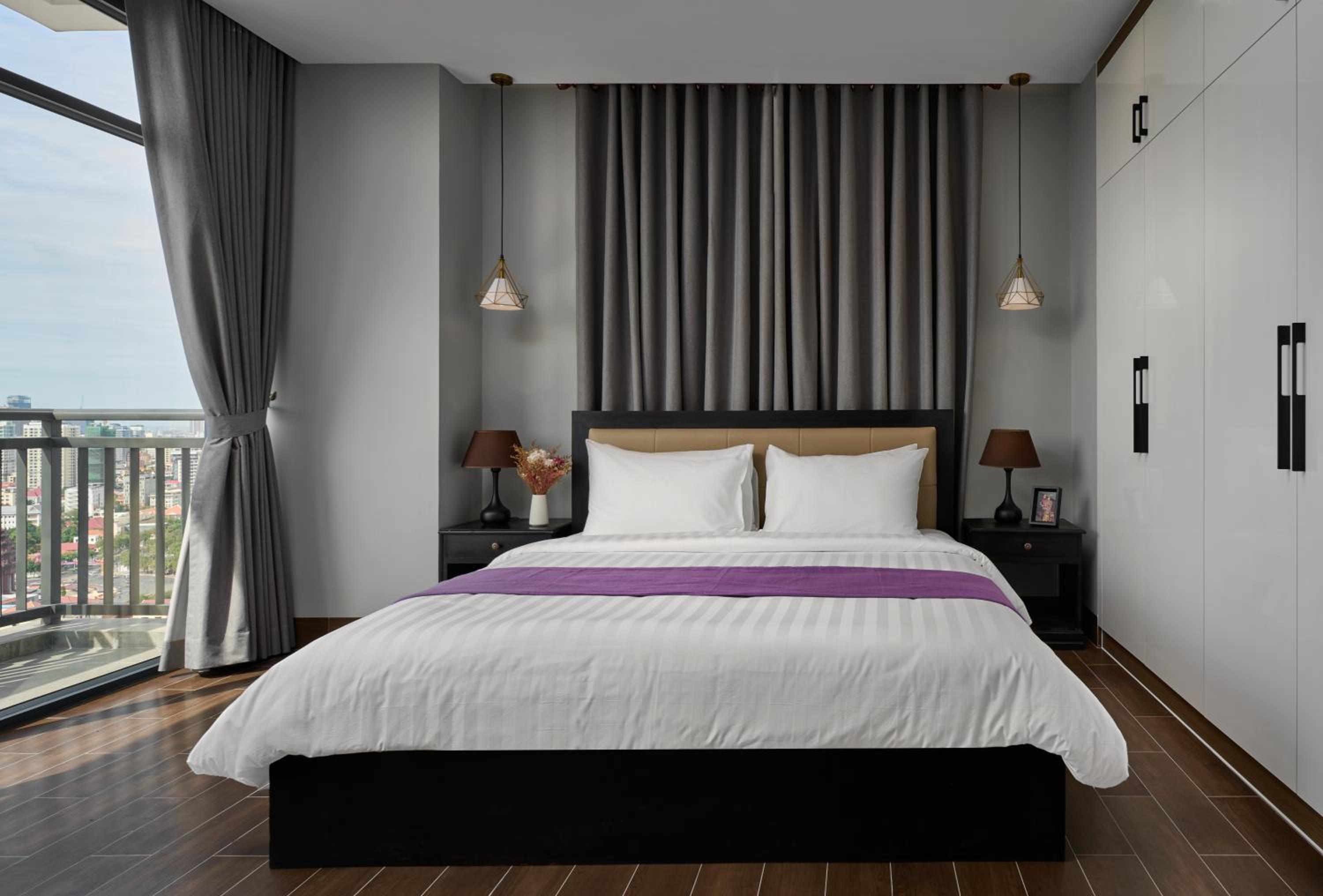 Landmark One-Bedroom - Photo 1