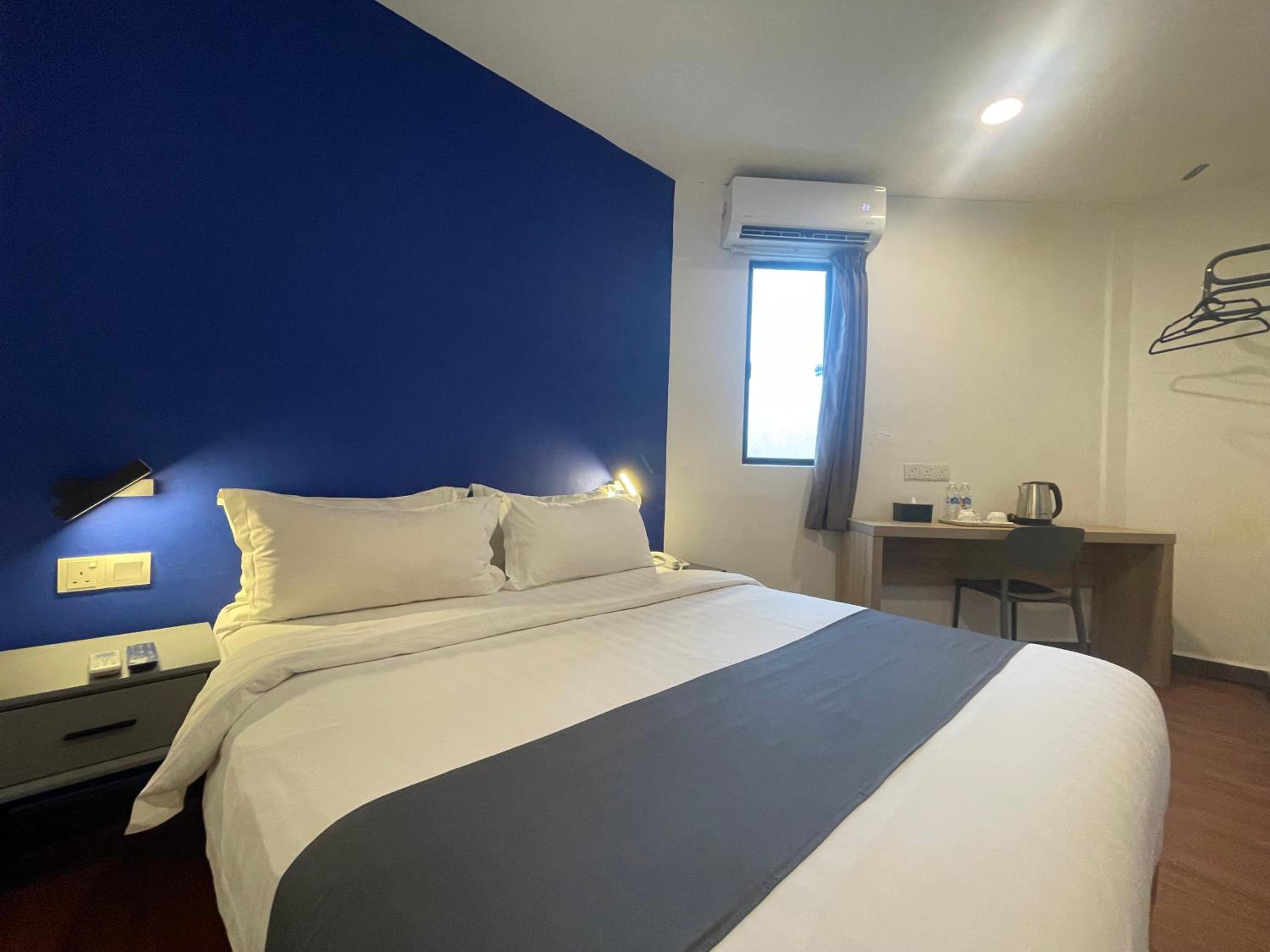 Deluxe Queen Room
