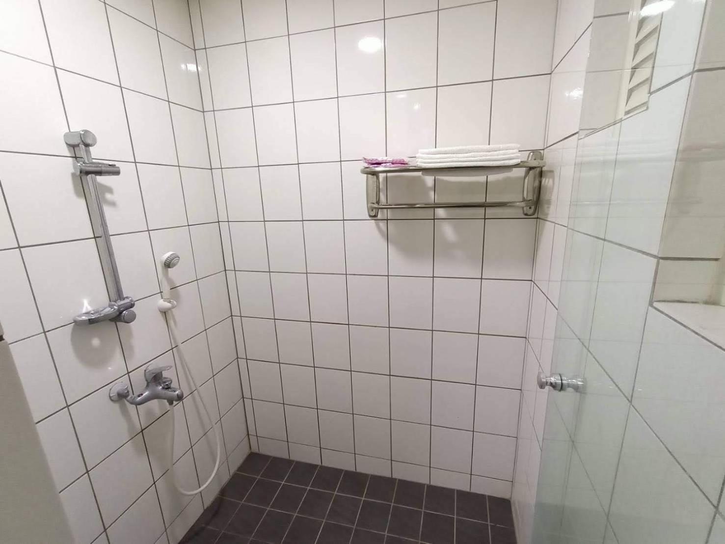 Quadruple Room with Balcony - Photo 6