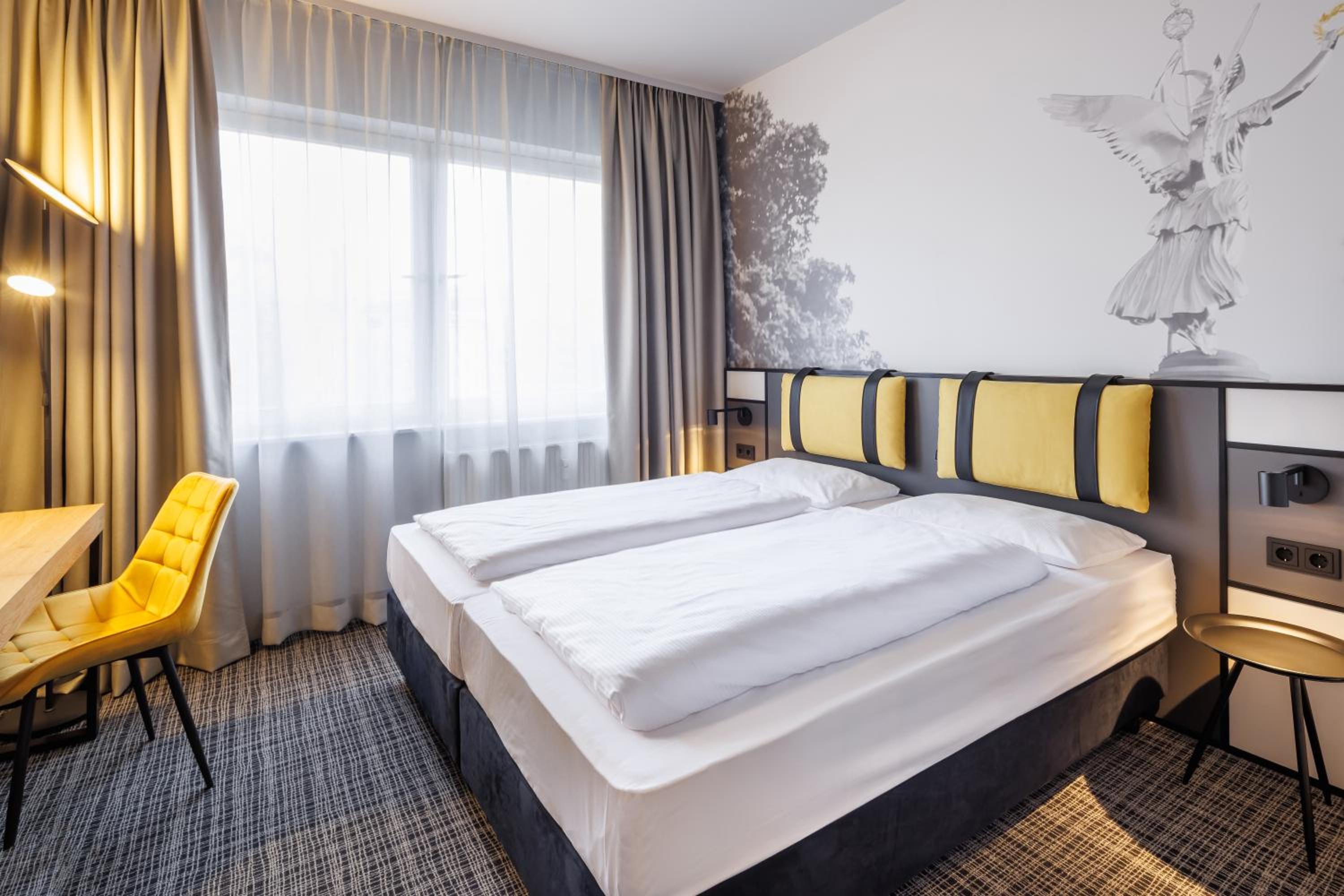 Urban Twin Room with Kitchenette