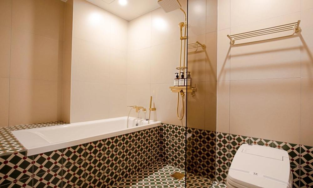 Deluxe Pretty Room Bathtub - Photo 6