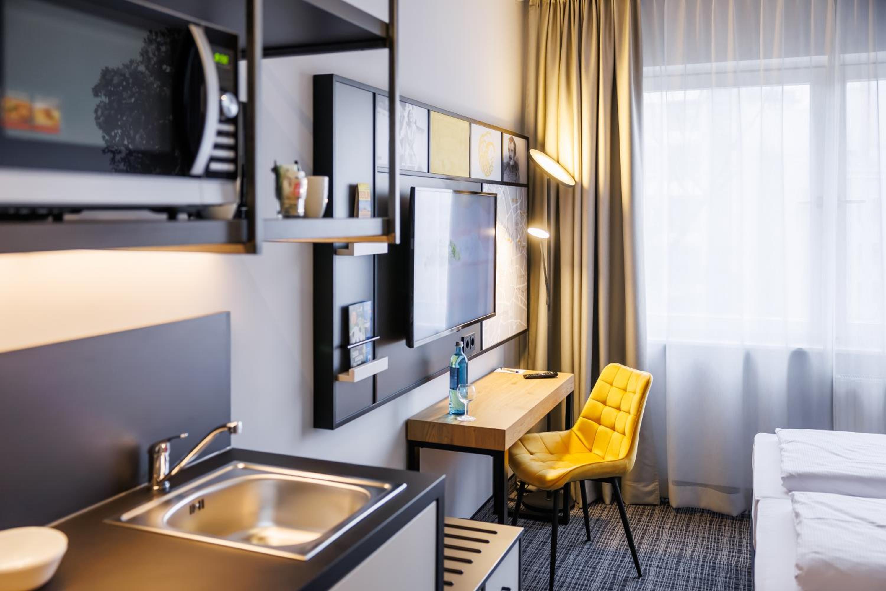 Urban Twin Room with Kitchenette