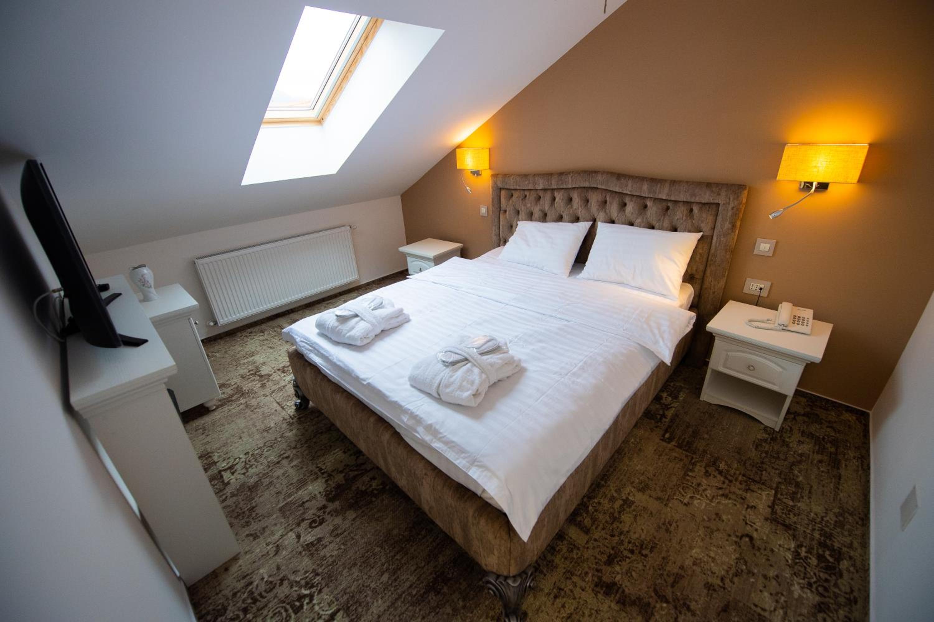 Standard Double Room - Photo 2
