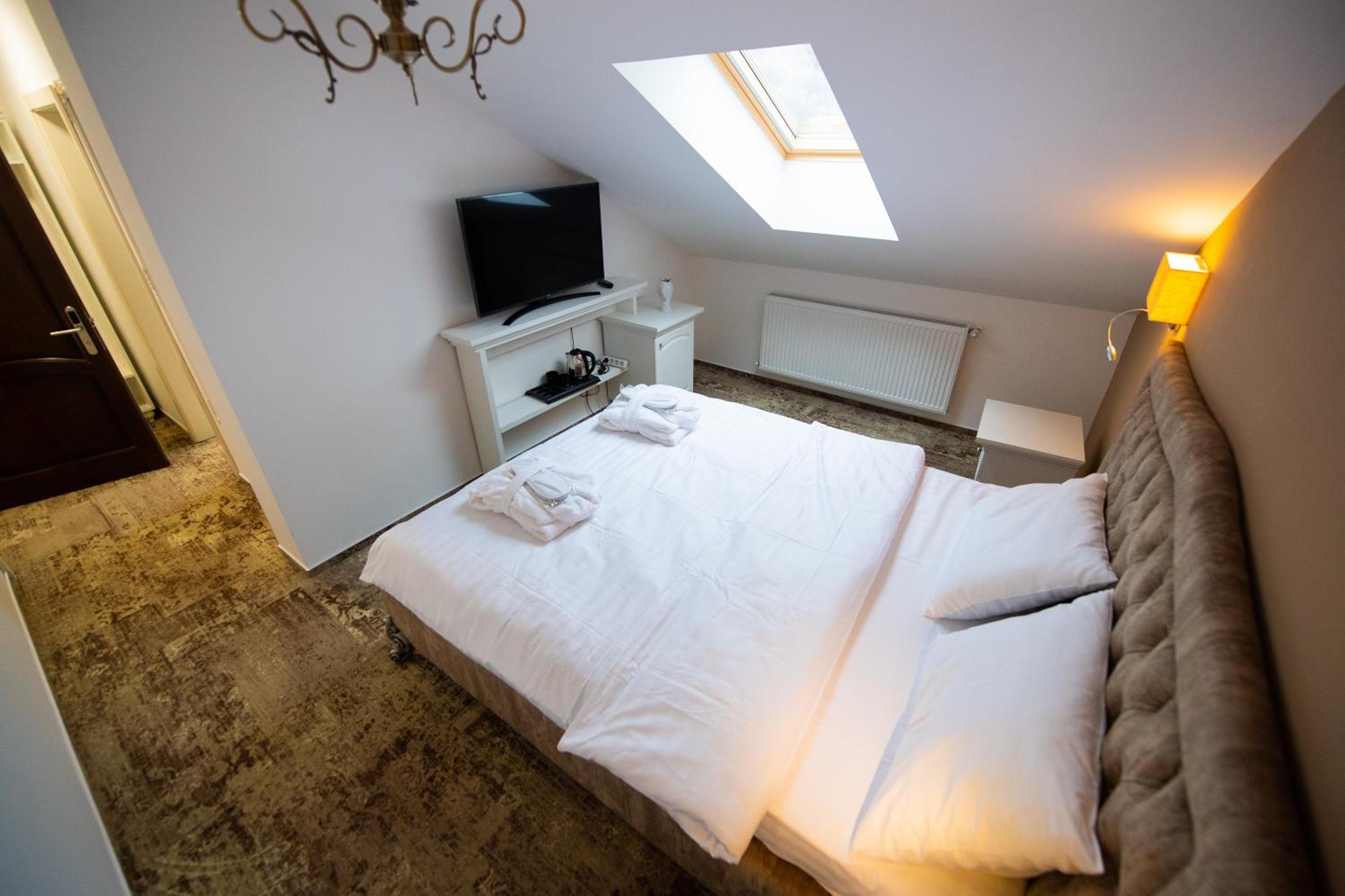 Standard Double Room - Photo 3
