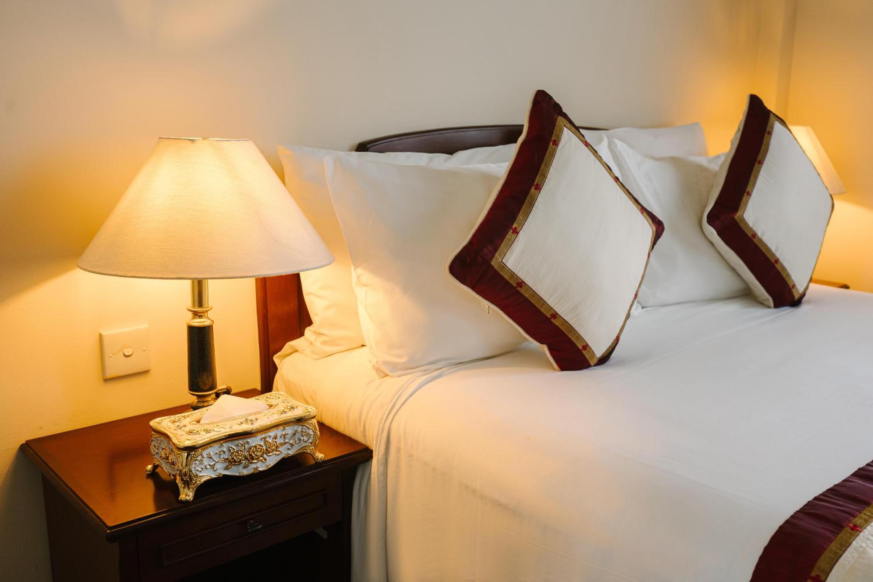 Deluxe Room - Photo 6