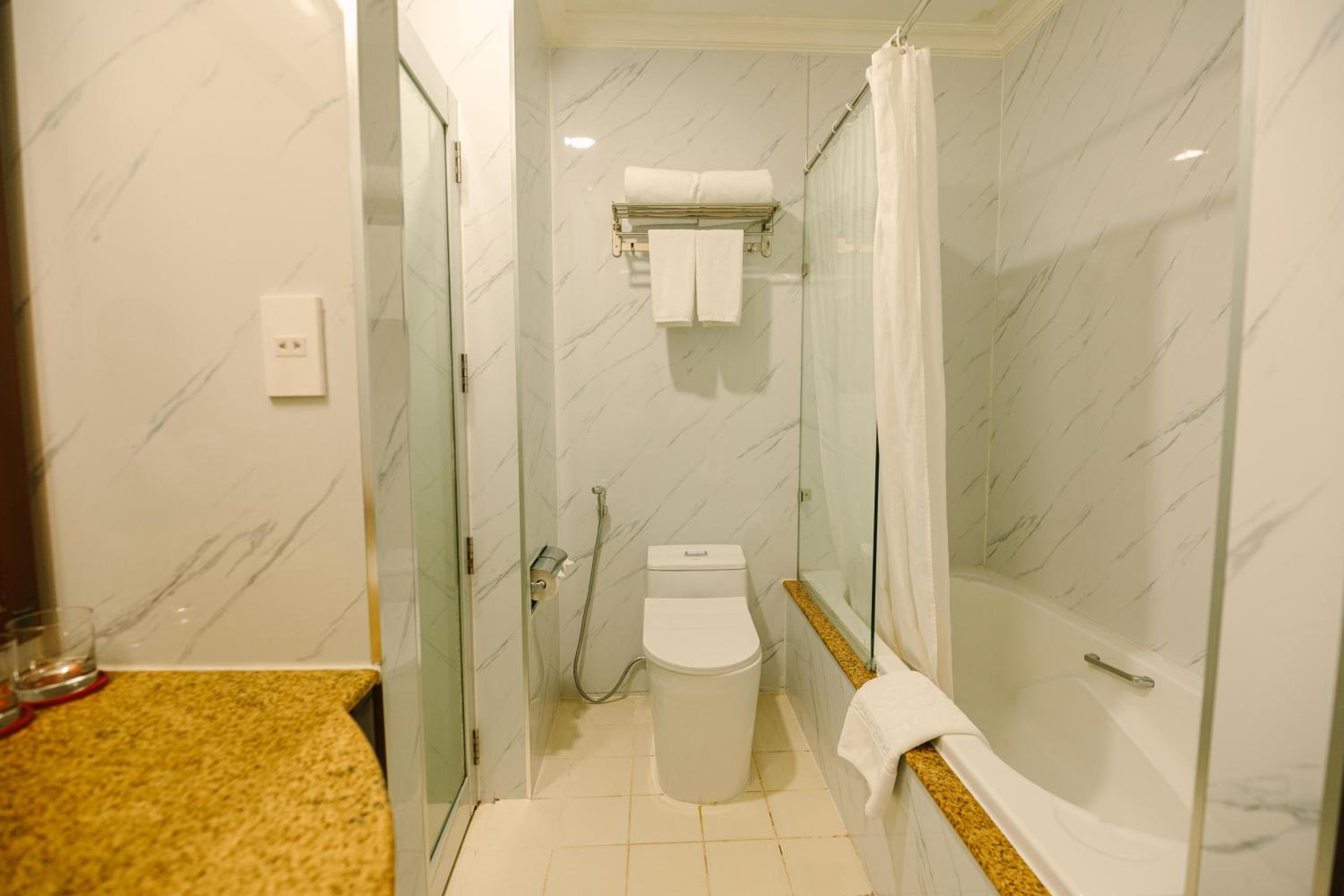 Deluxe Room - Photo 11