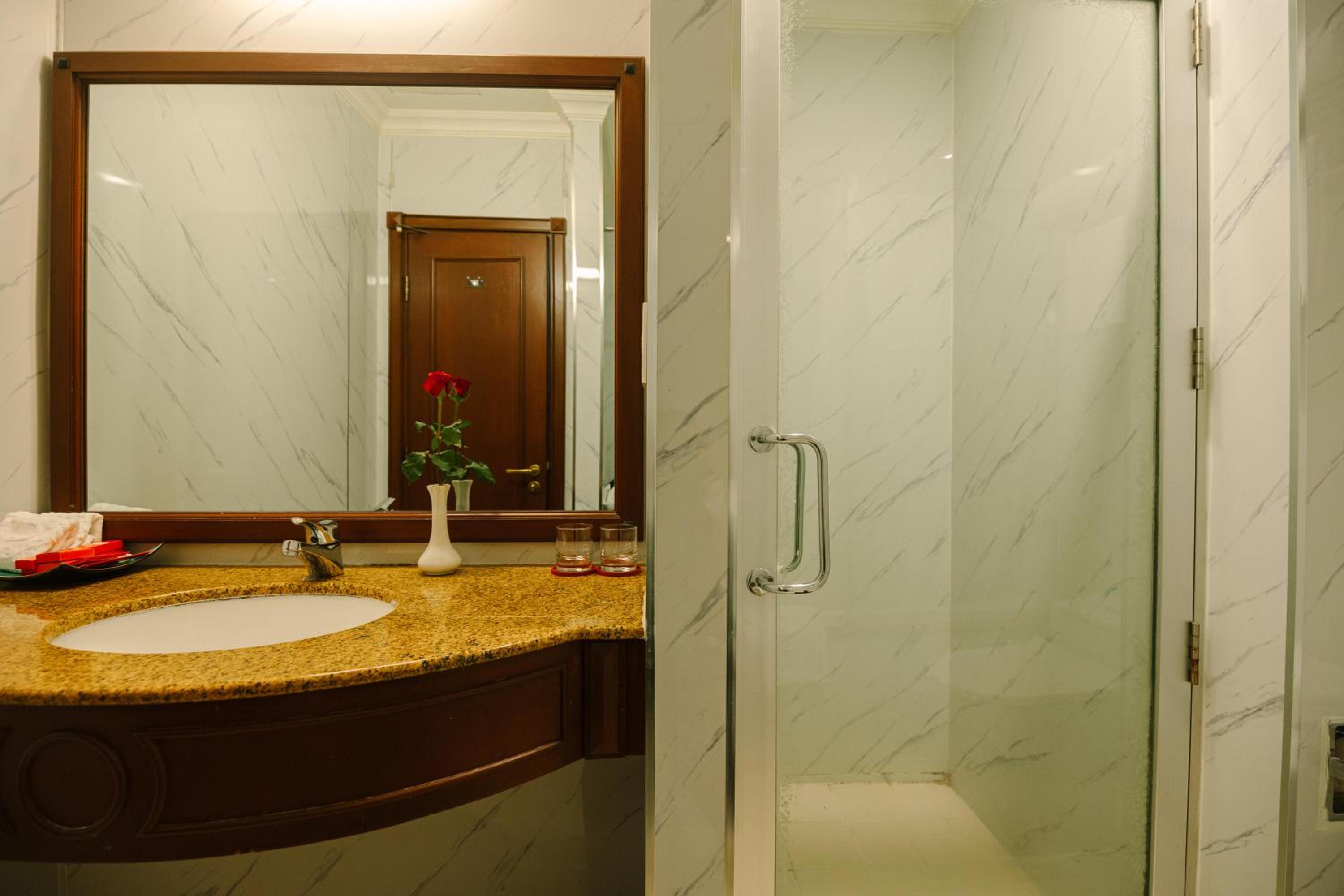 Deluxe Room - Photo 10