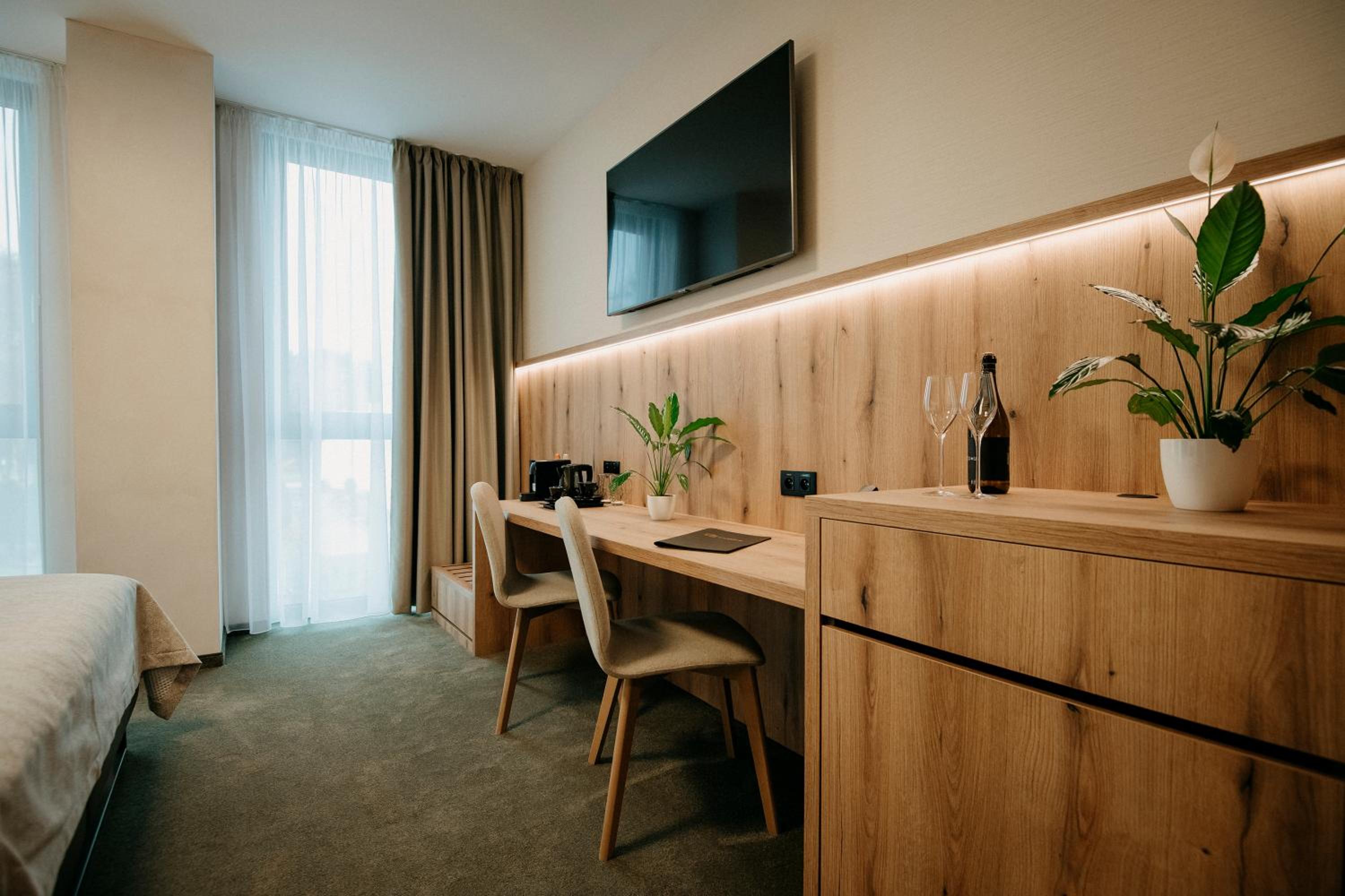 Standard Double or Twin Room - Photo 3