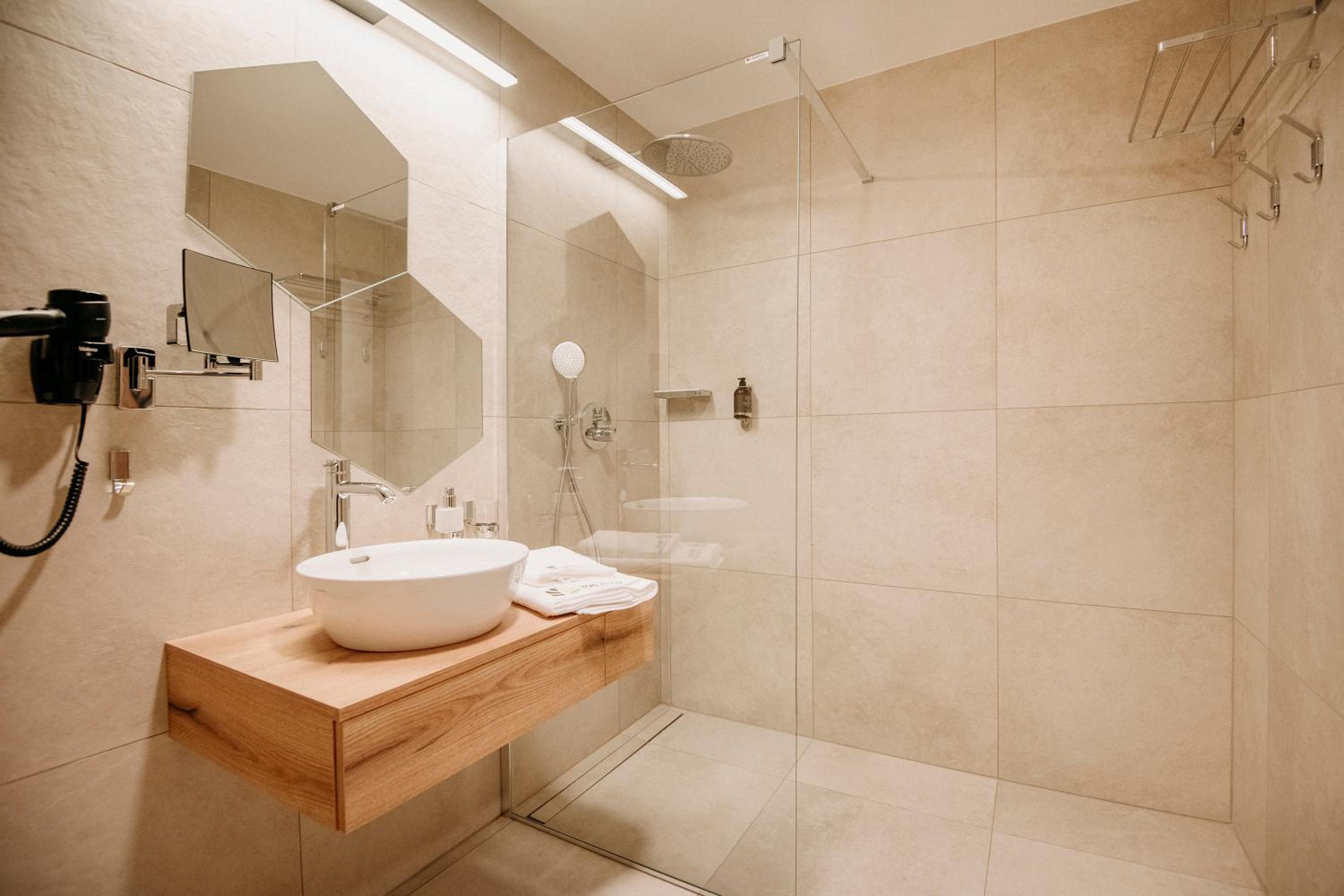 Standard Double or Twin Room - Photo 4