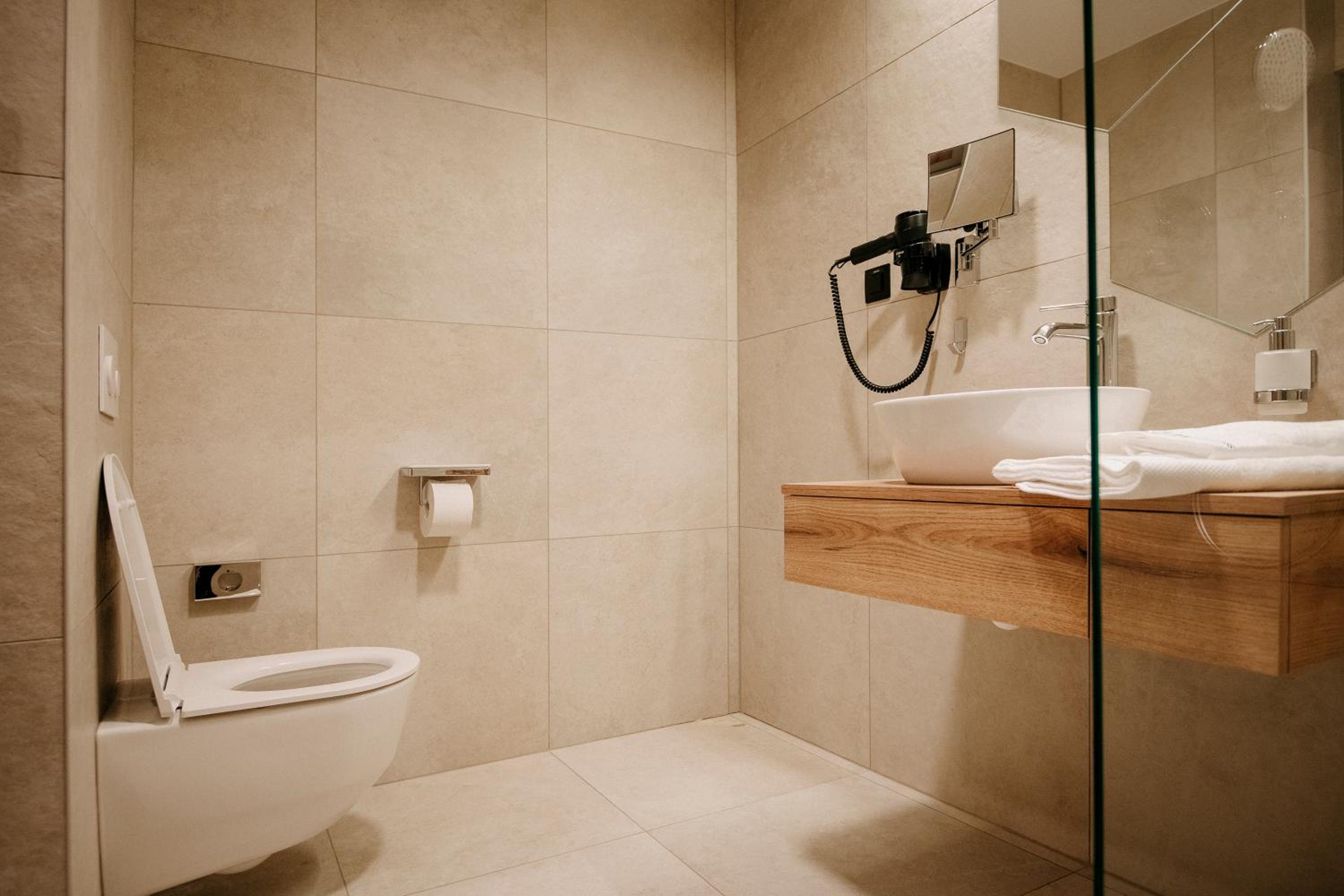 Standard Double or Twin Room - Photo 5