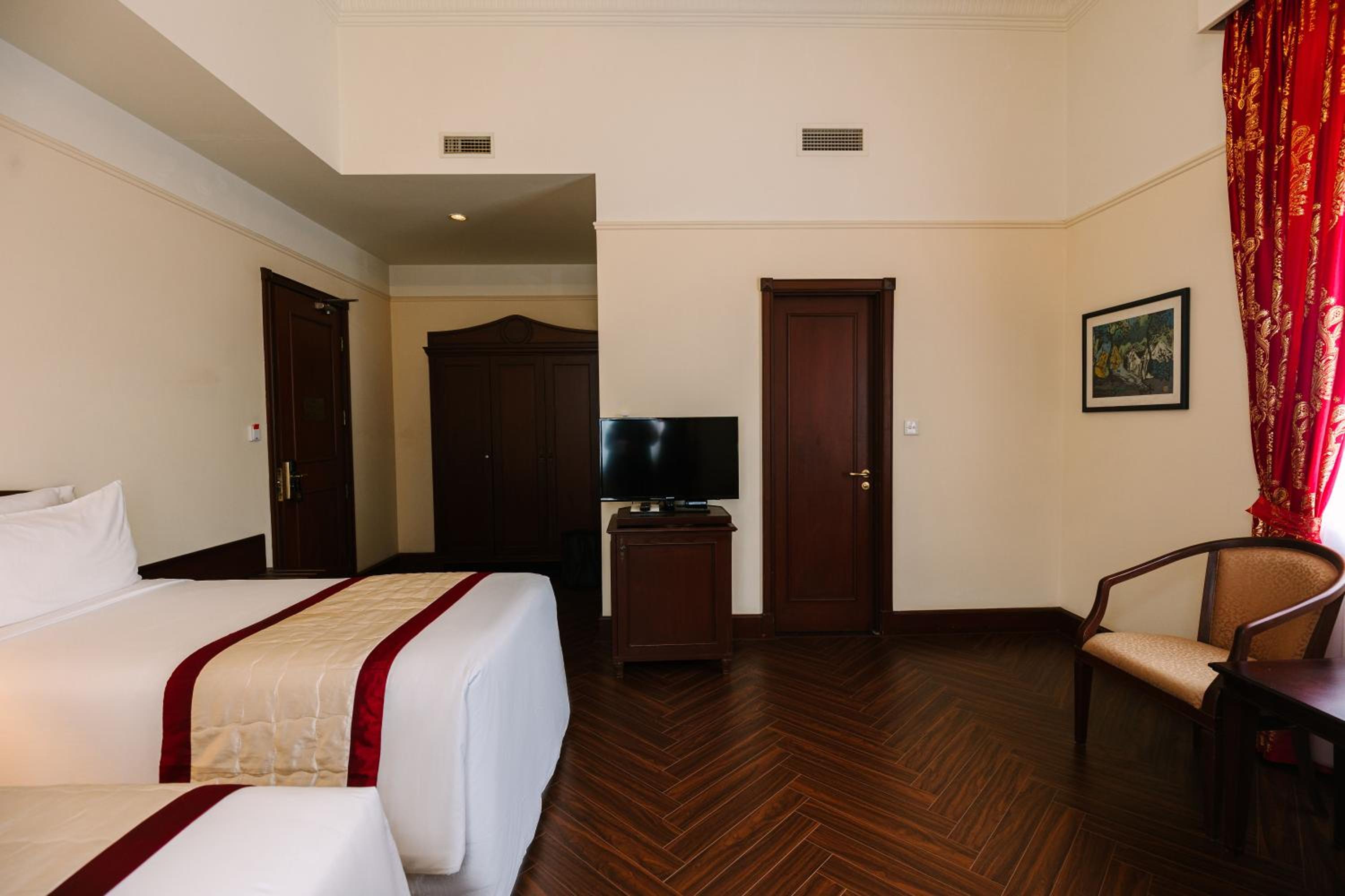 Superior Double or Twin Room - Photo 7