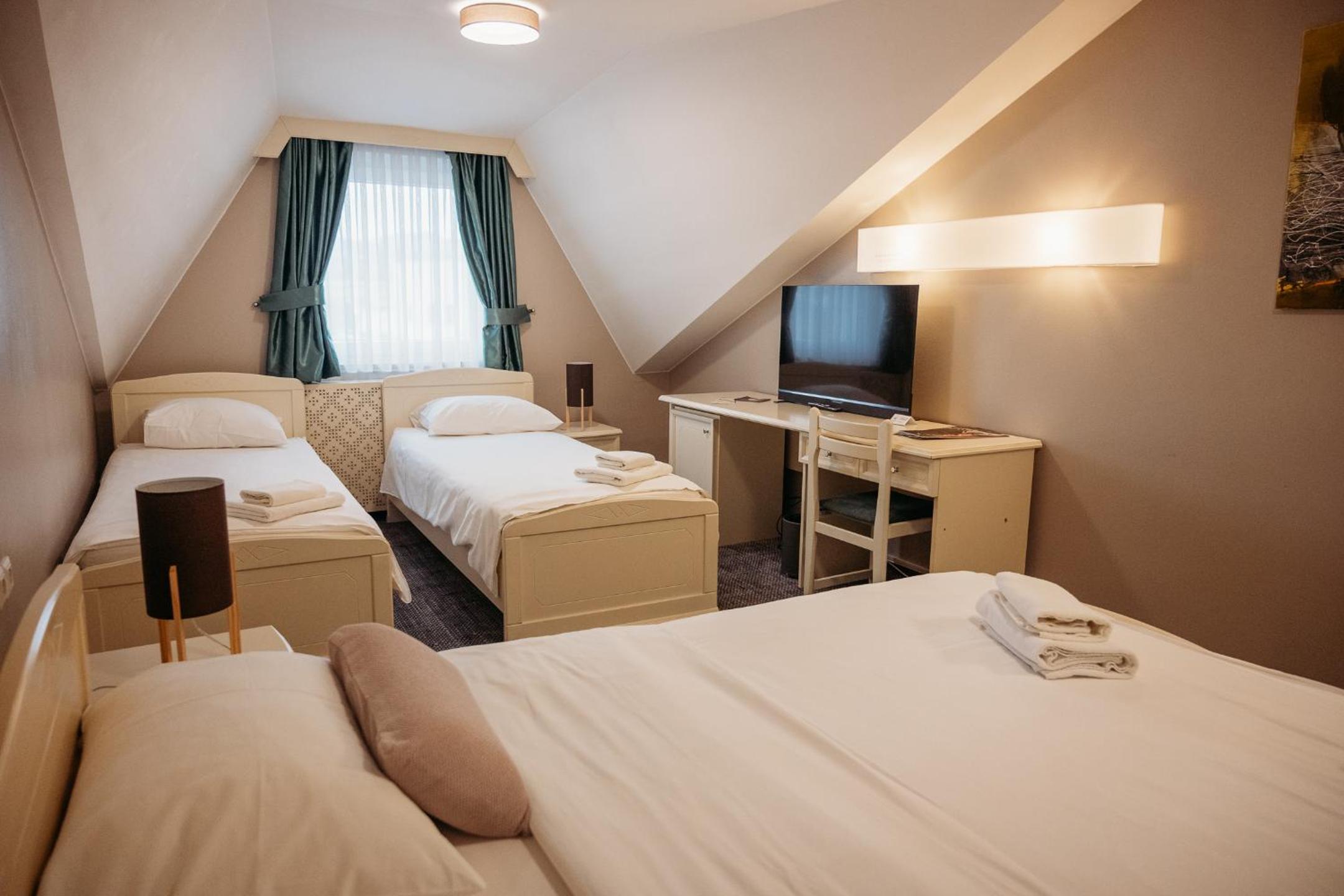Classic Quadruple Room photo 2
