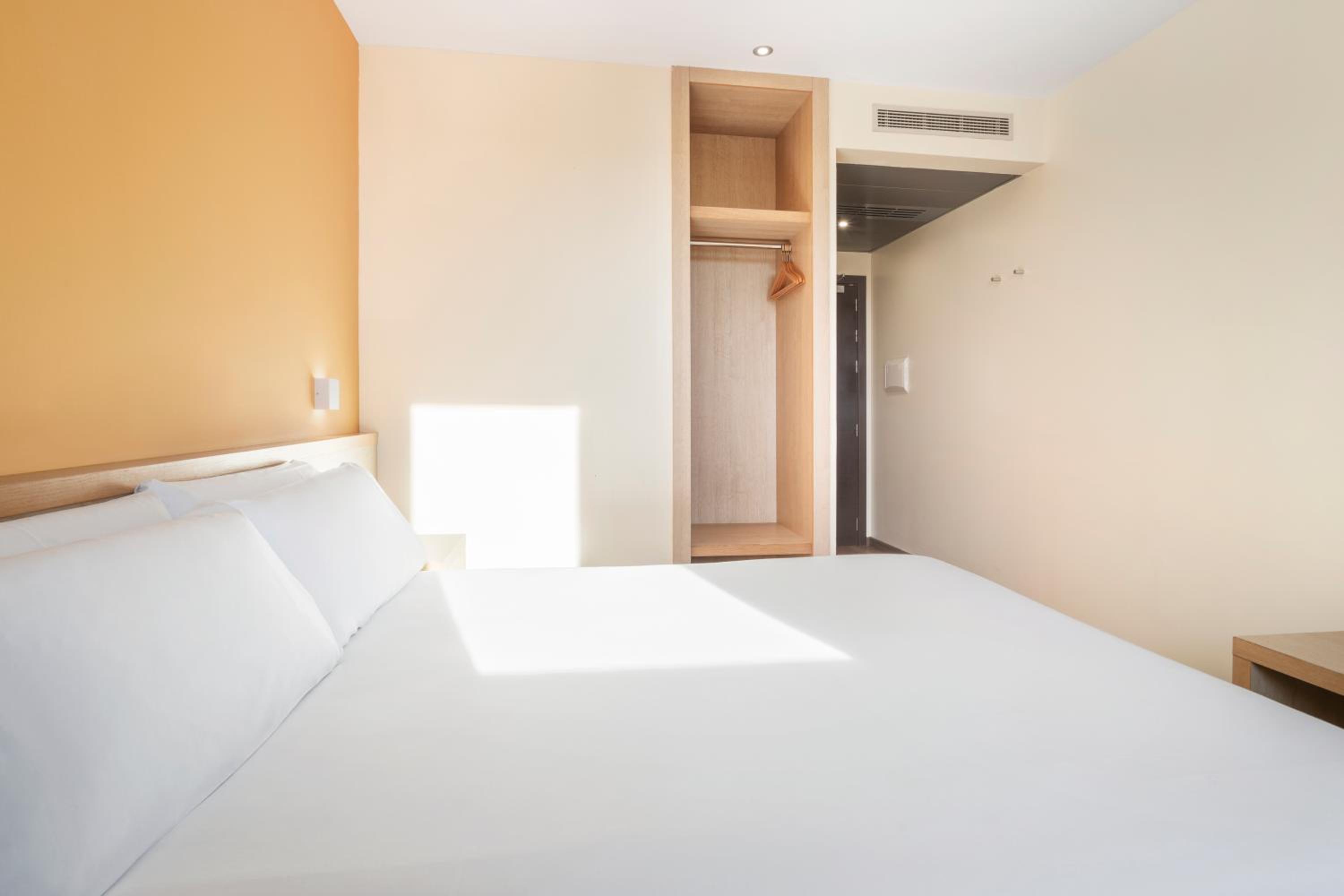 Double Room - Photo 8