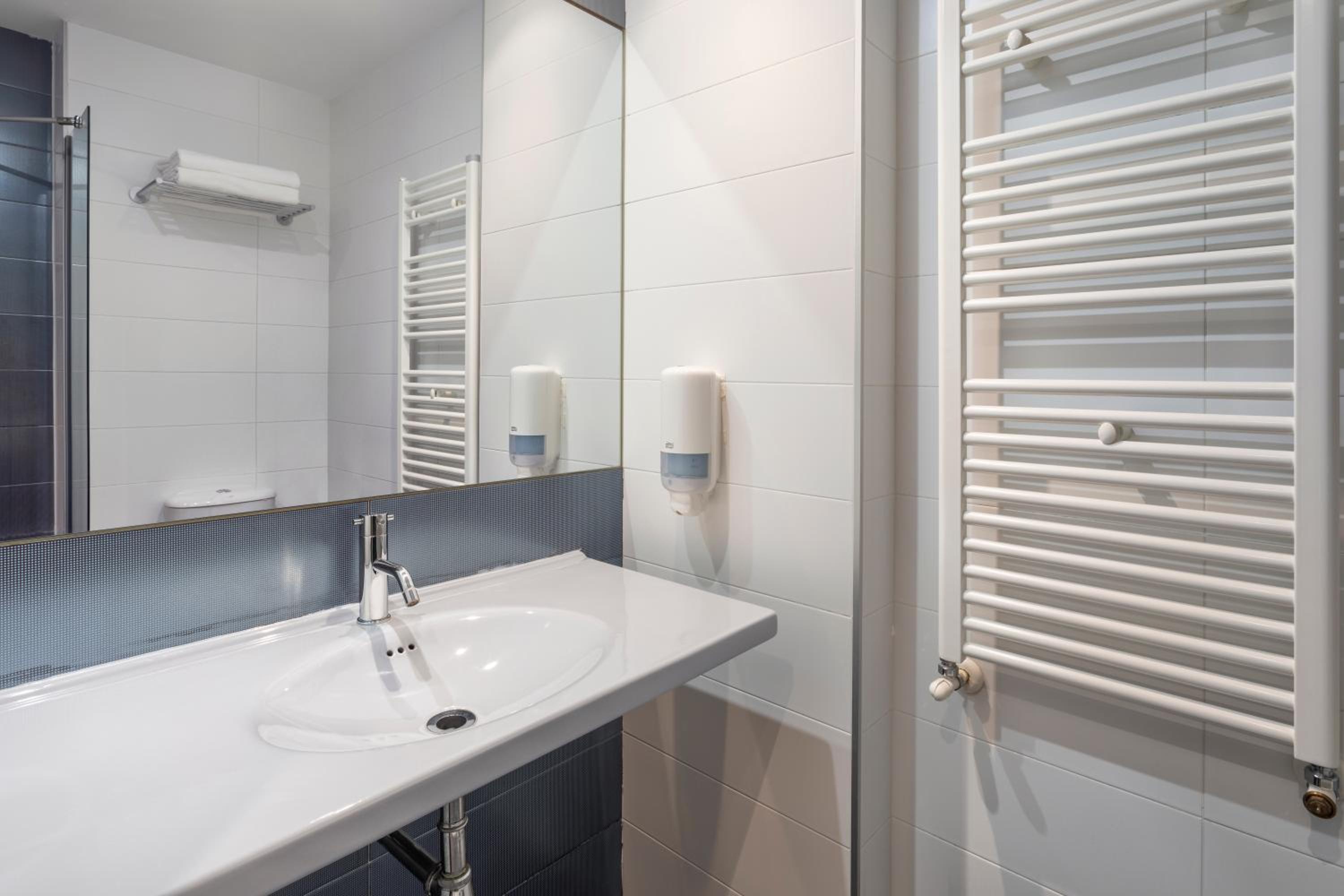 Double Room - Photo 6