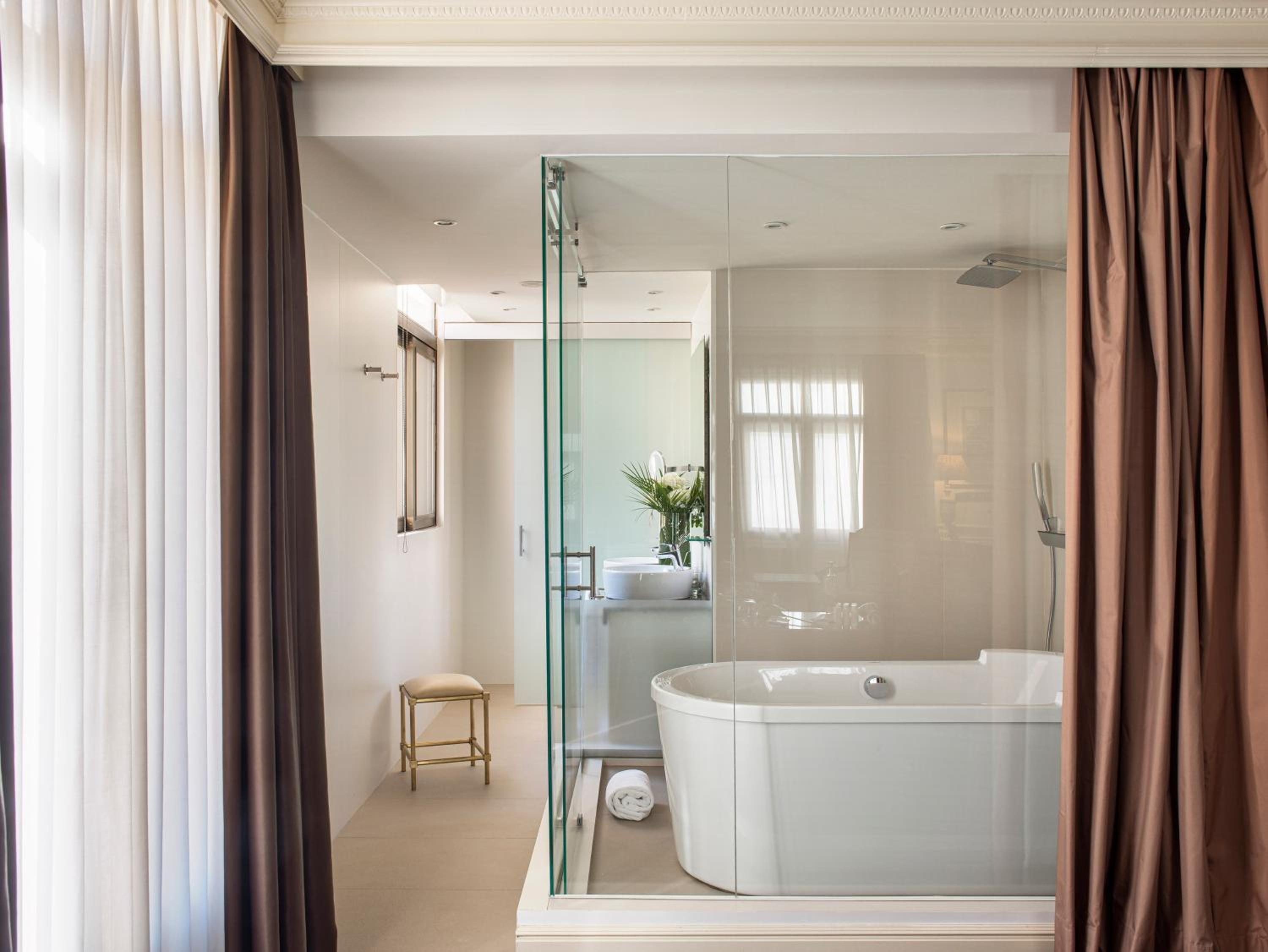 Fenix Penthouse Suite Red Level
