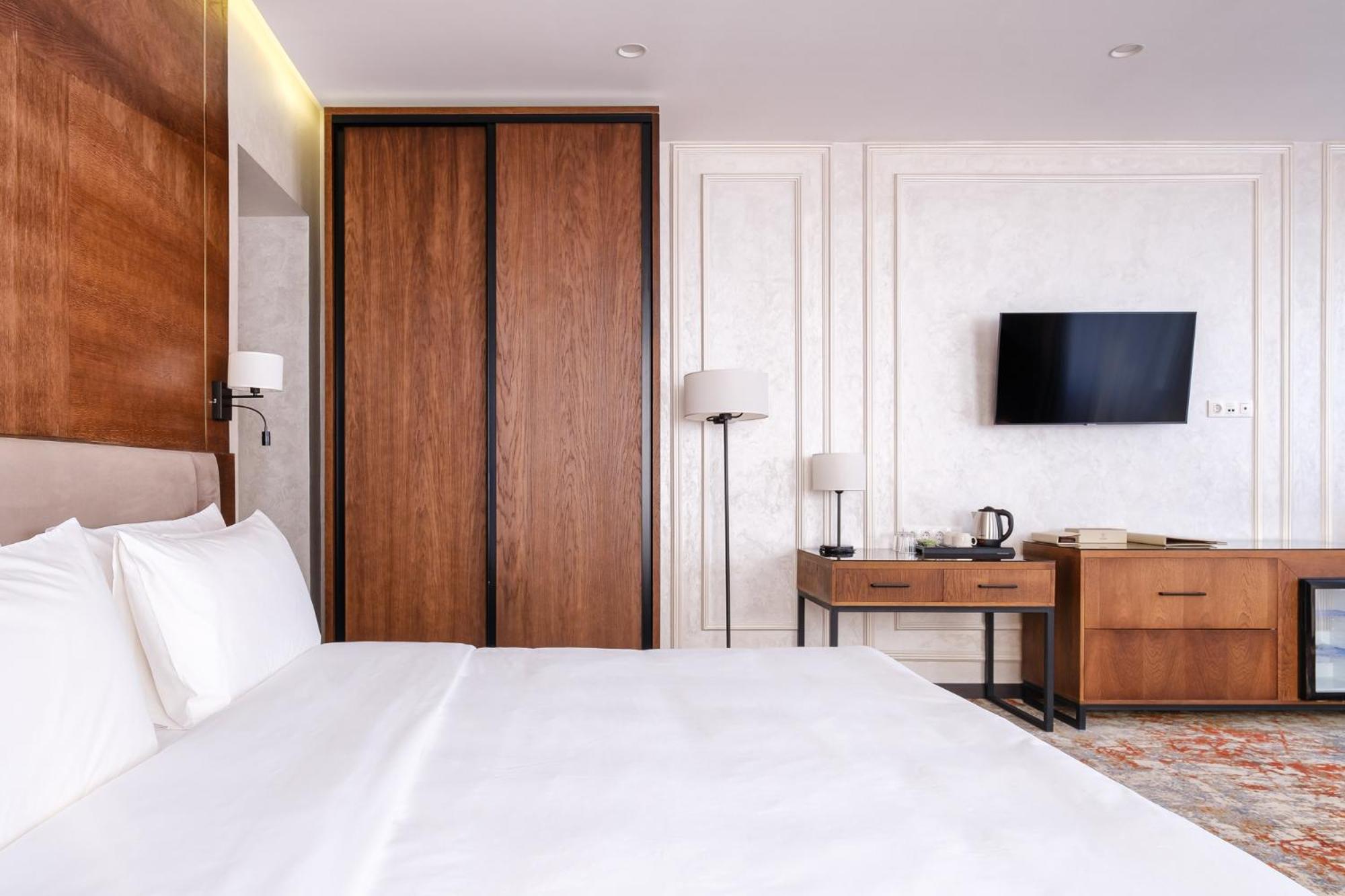 Suite with Mountain View photo 3