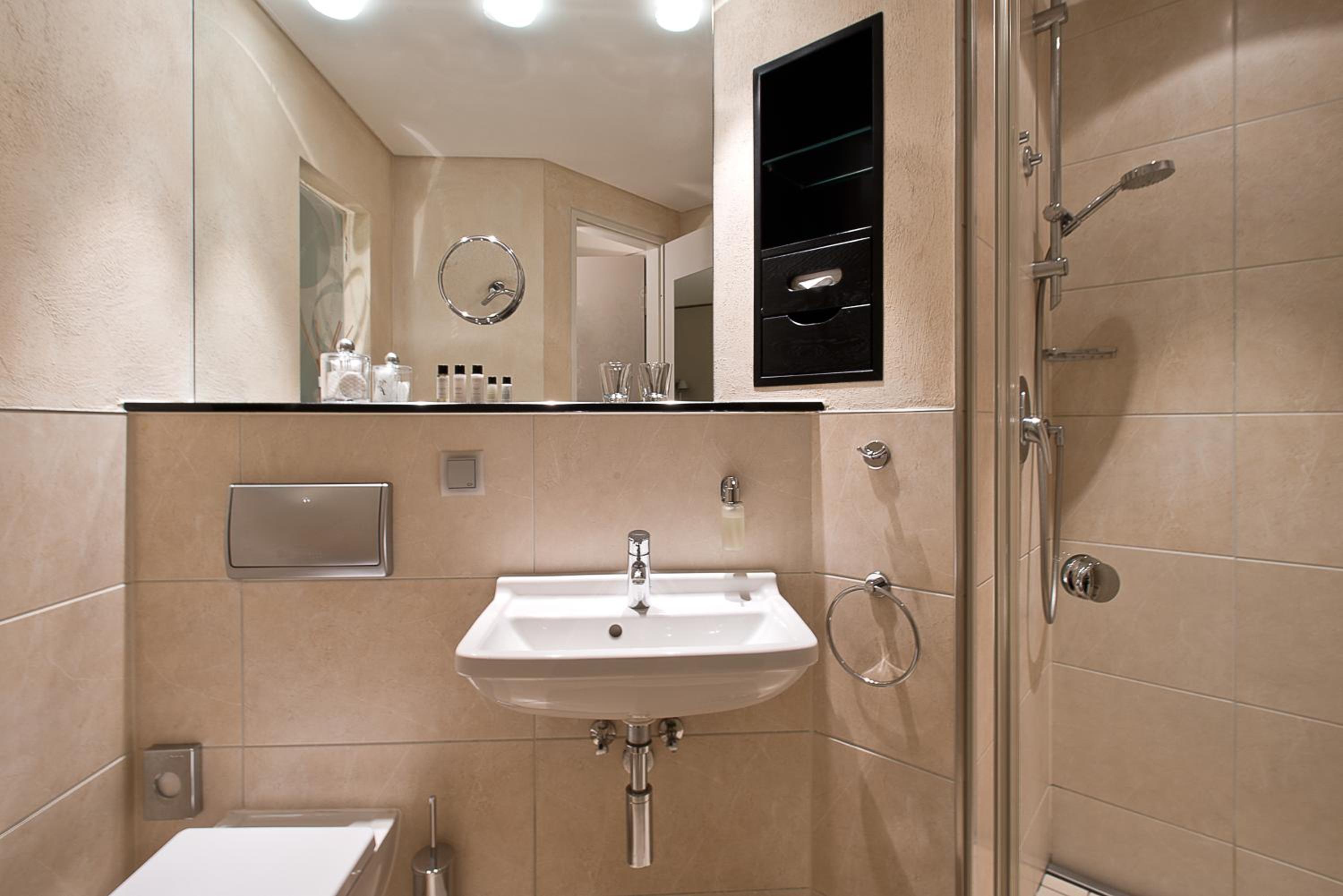Double Room with Balcony - Photo 2