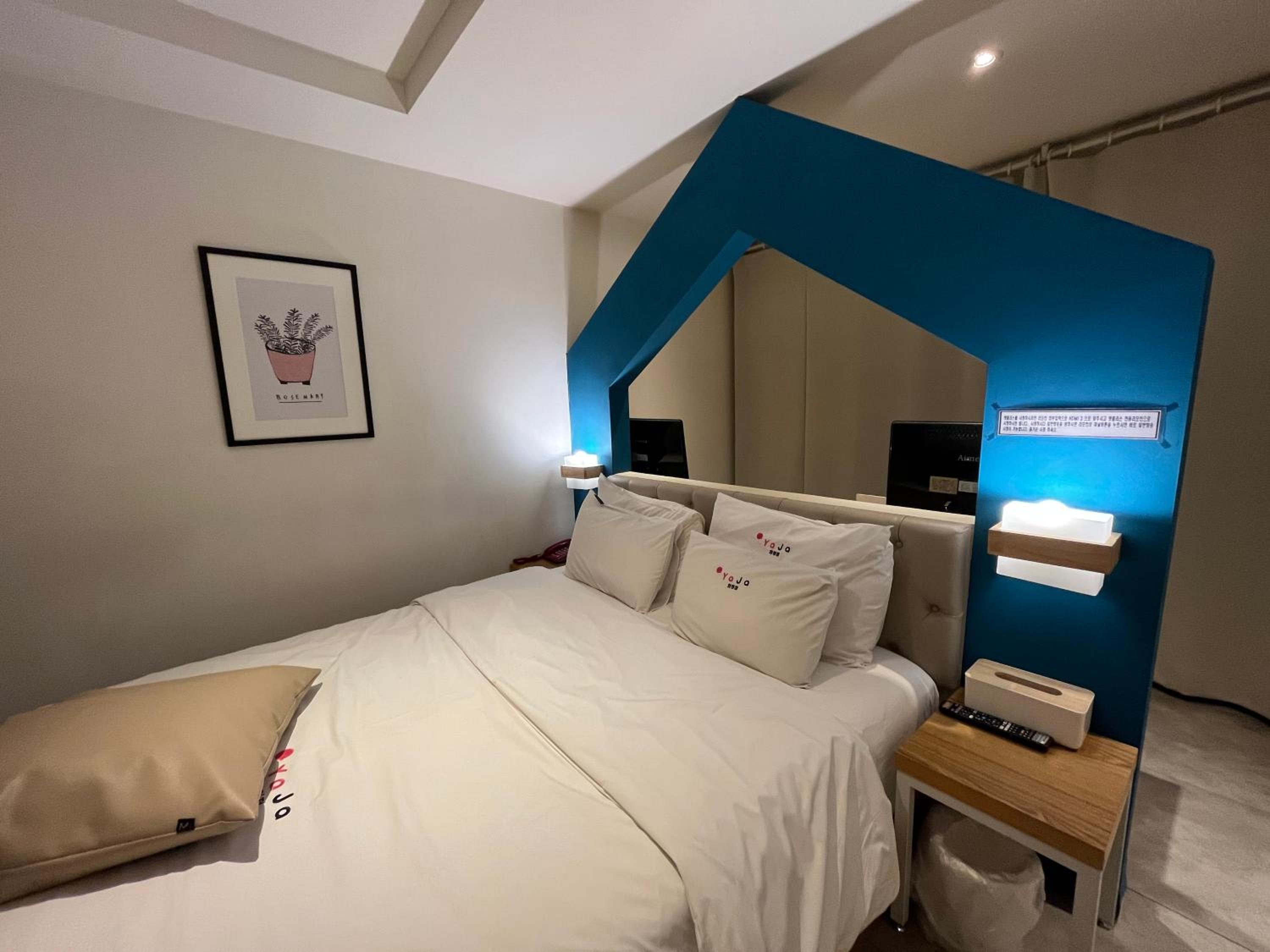 Deluxe Double Room - Photo 25
