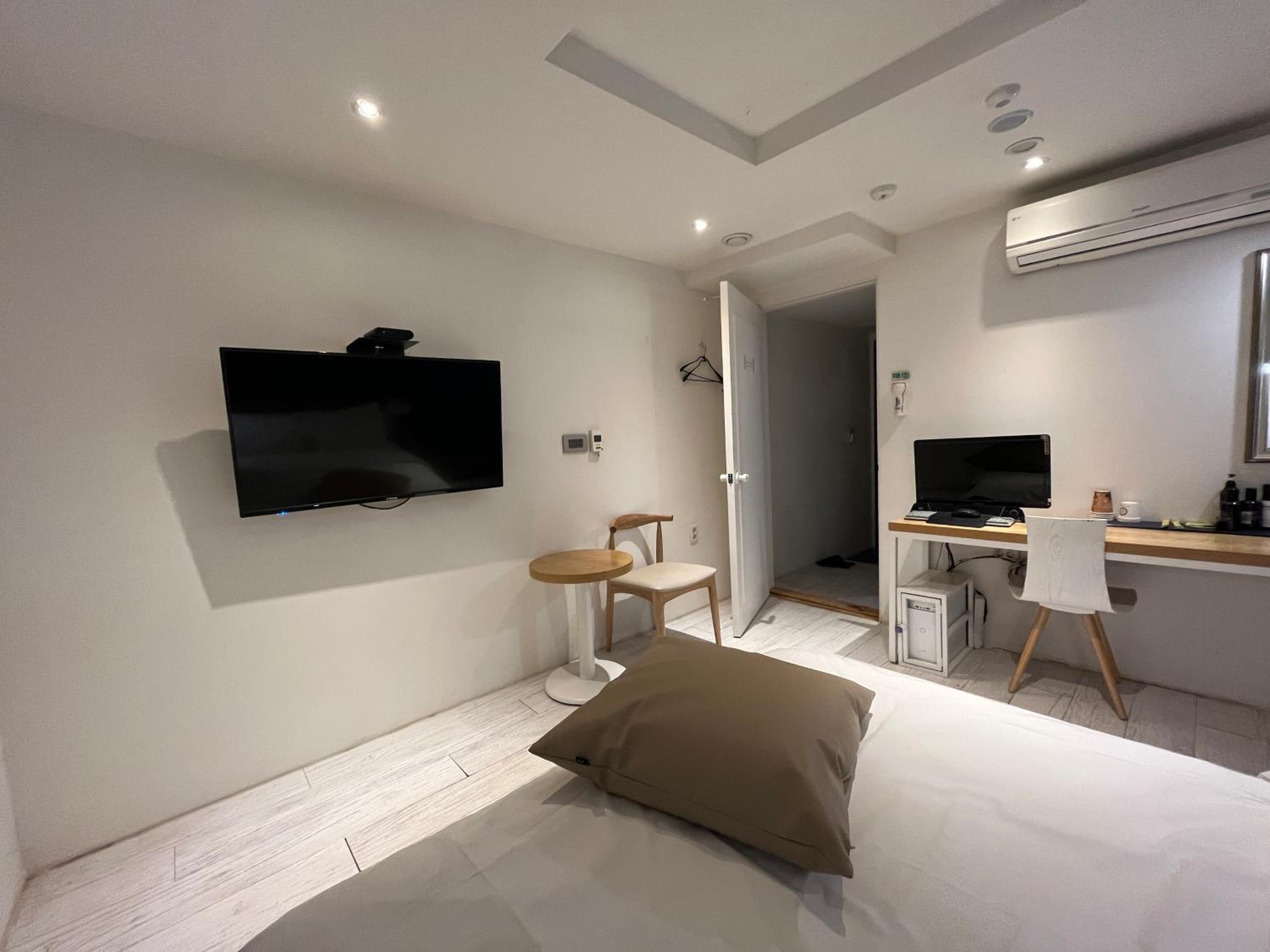 Standard Double Room - Photo 28