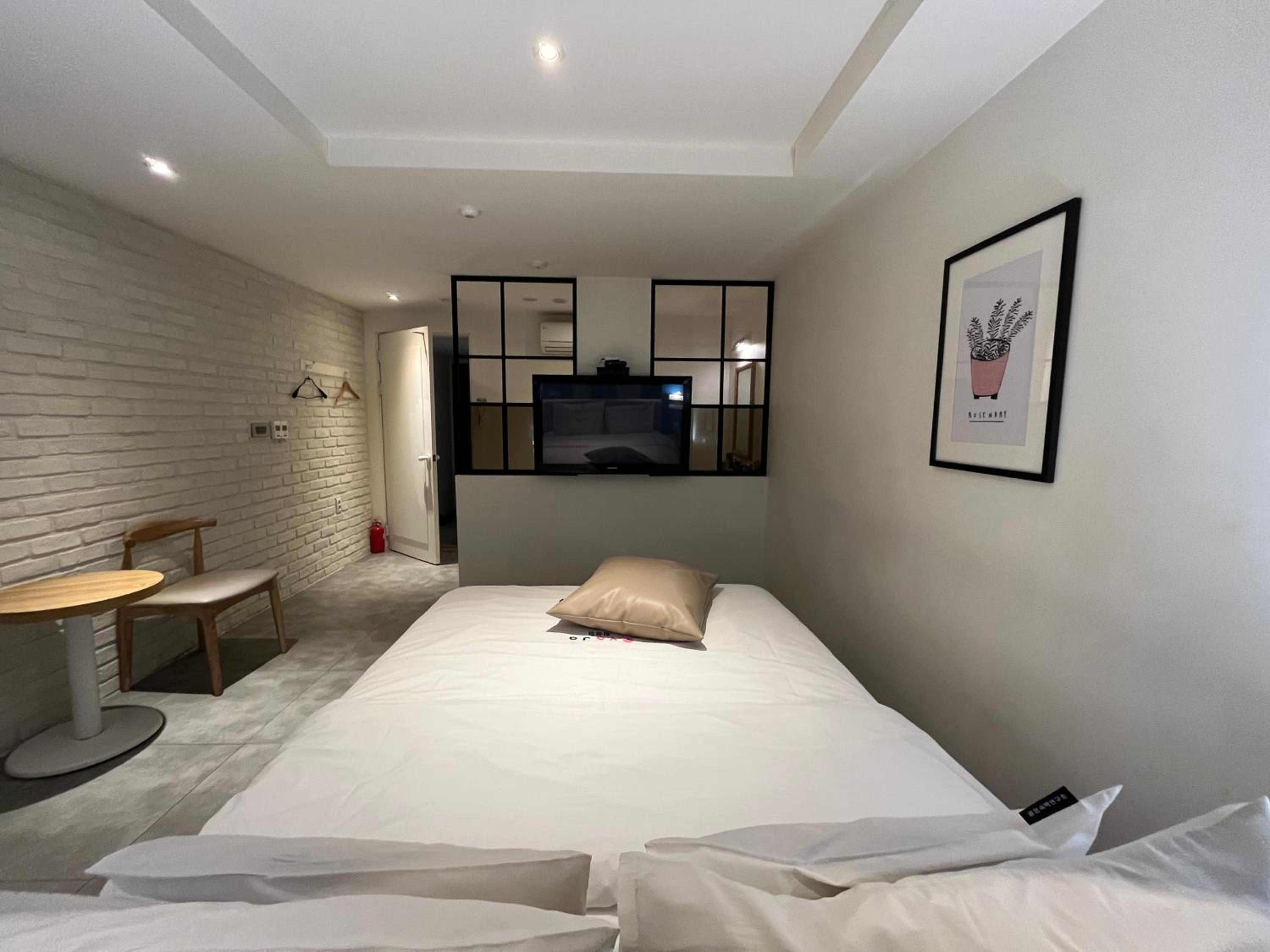 Deluxe Double Room - Photo 24