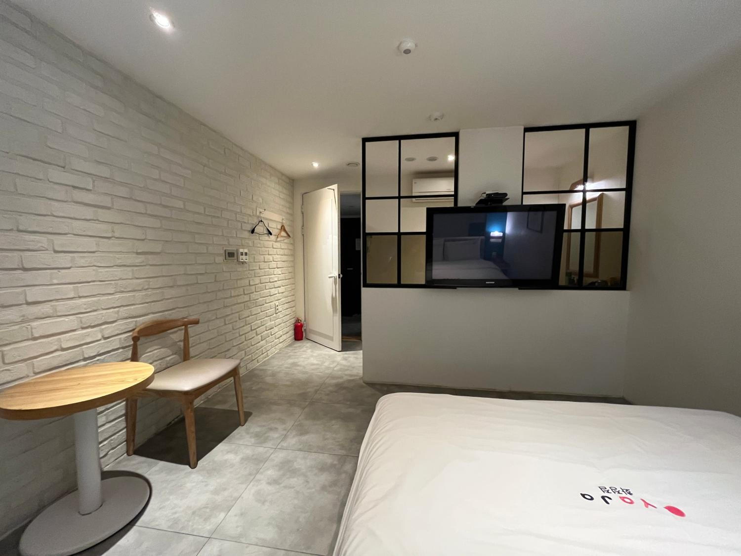 Deluxe Double Room - Photo 23