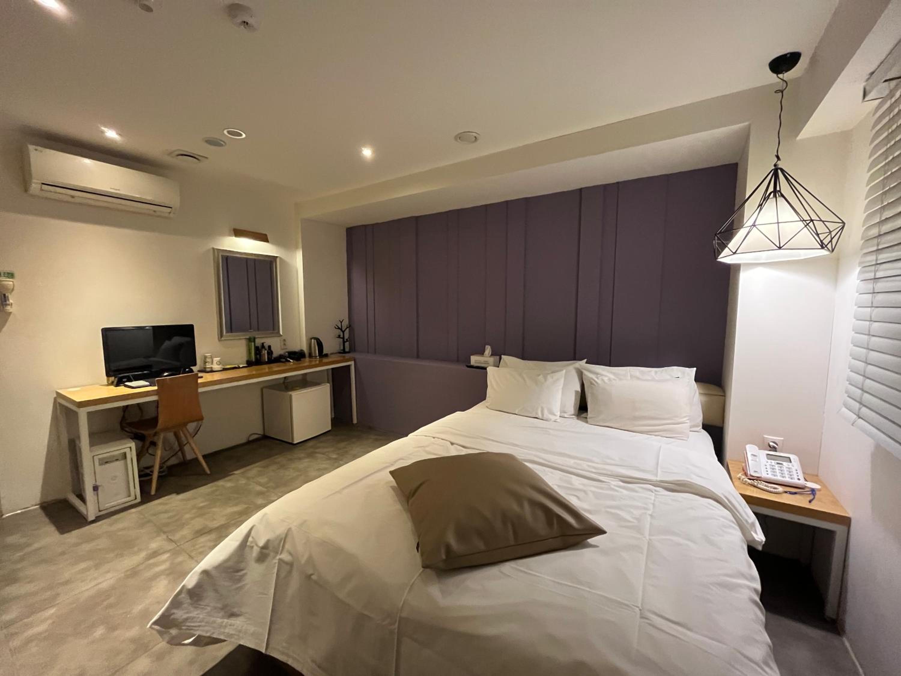 Standard Double Room - Photo 25