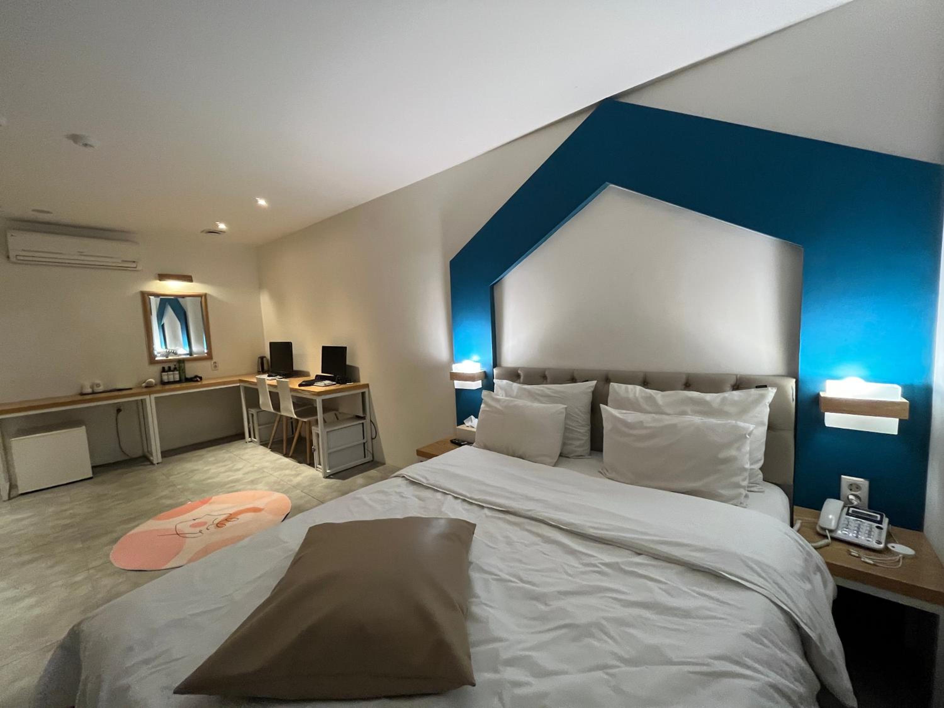 Deluxe Double Room - Photo 21