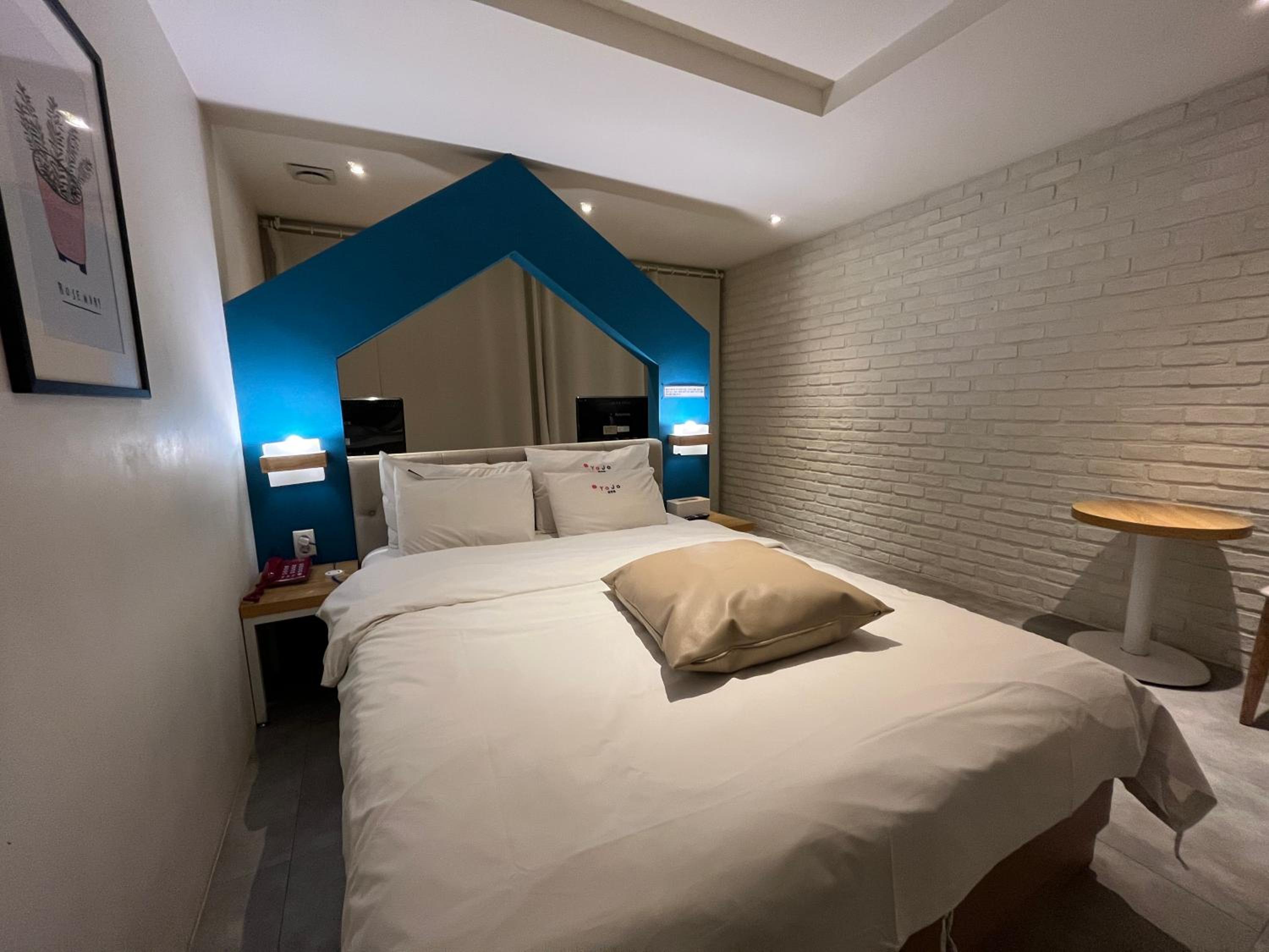 Deluxe Double Room - Photo 20