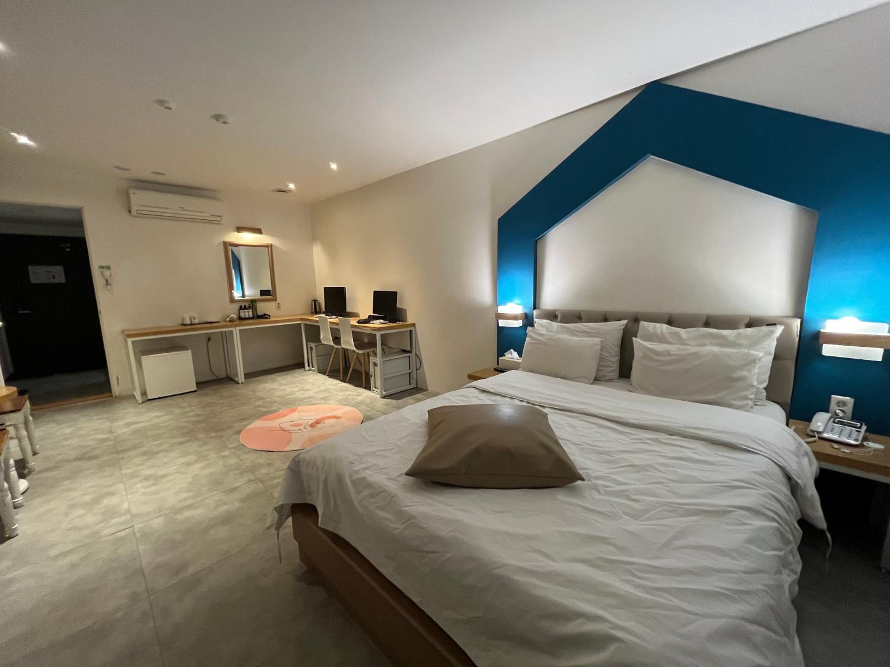 Deluxe Double Room - Photo 19