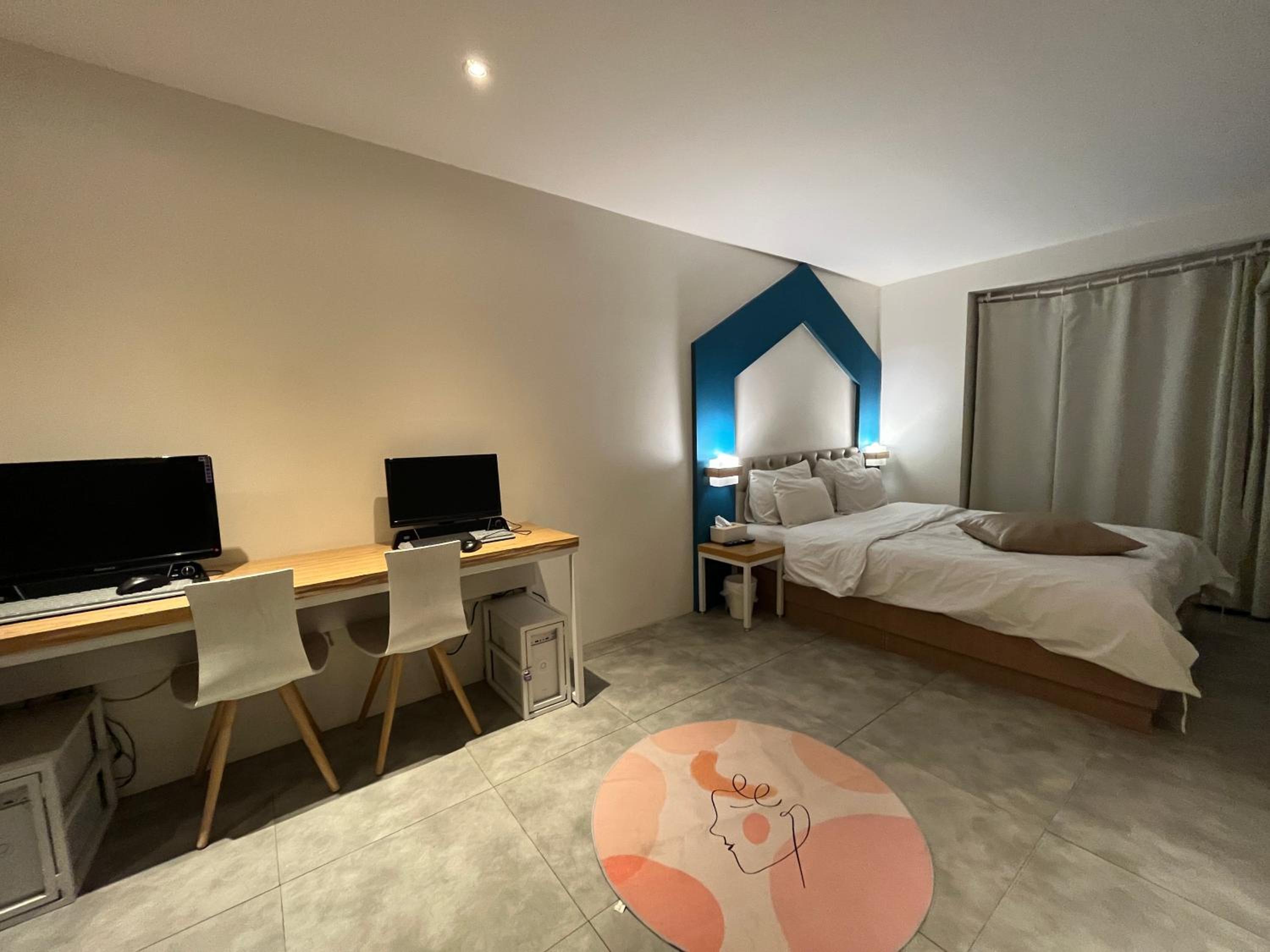 Deluxe Double Room - Photo 16