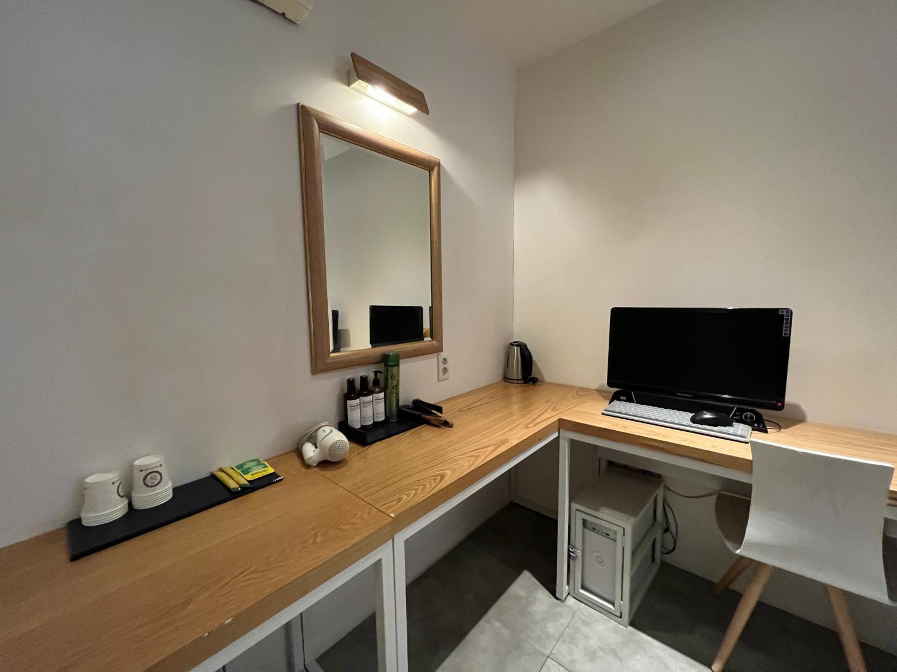Deluxe Double Room - Photo 15