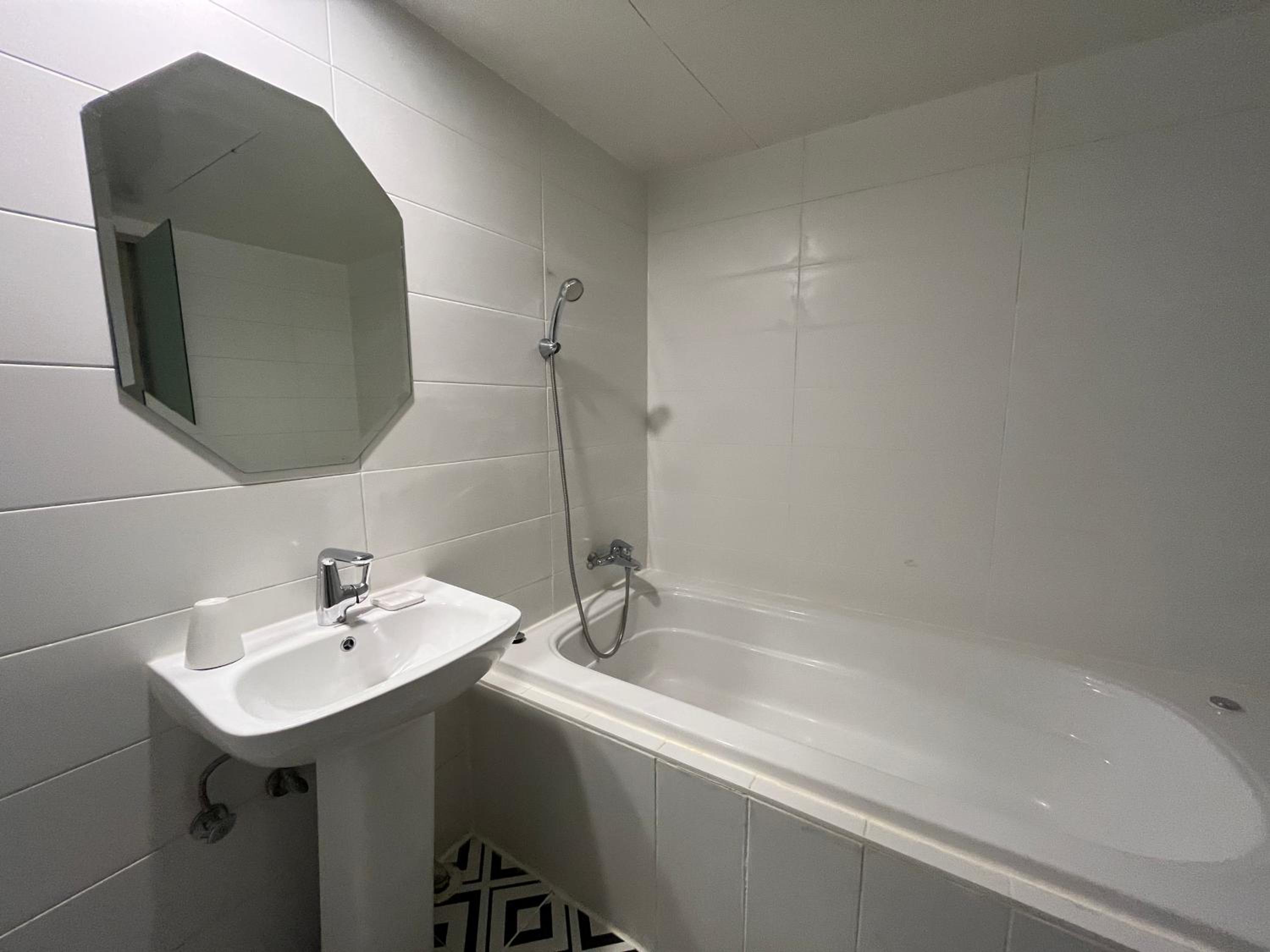 Deluxe Double Room - Photo 13
