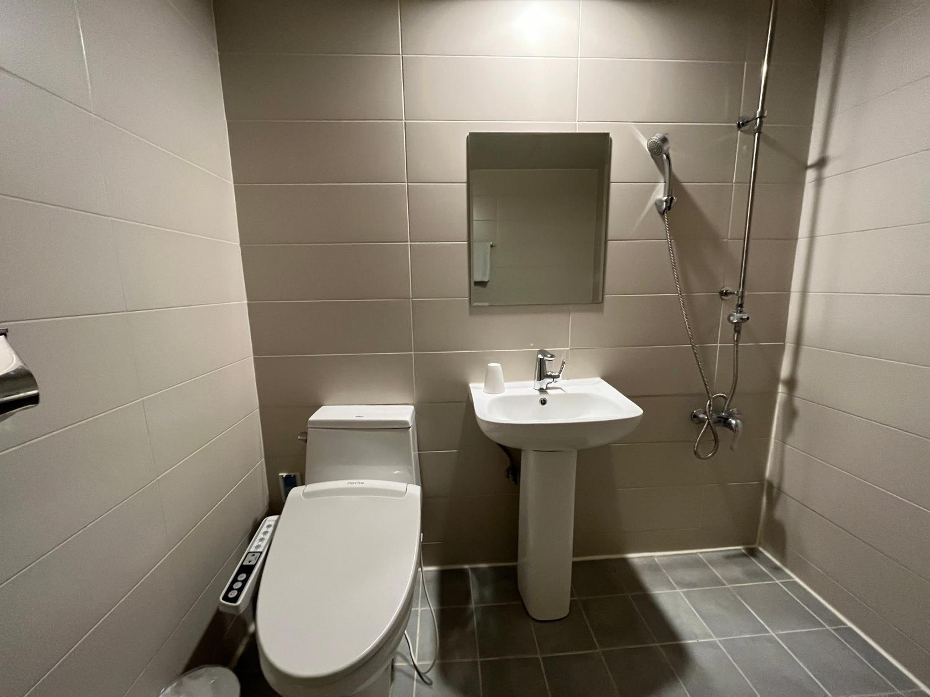 Standard Double Room - Photo 19