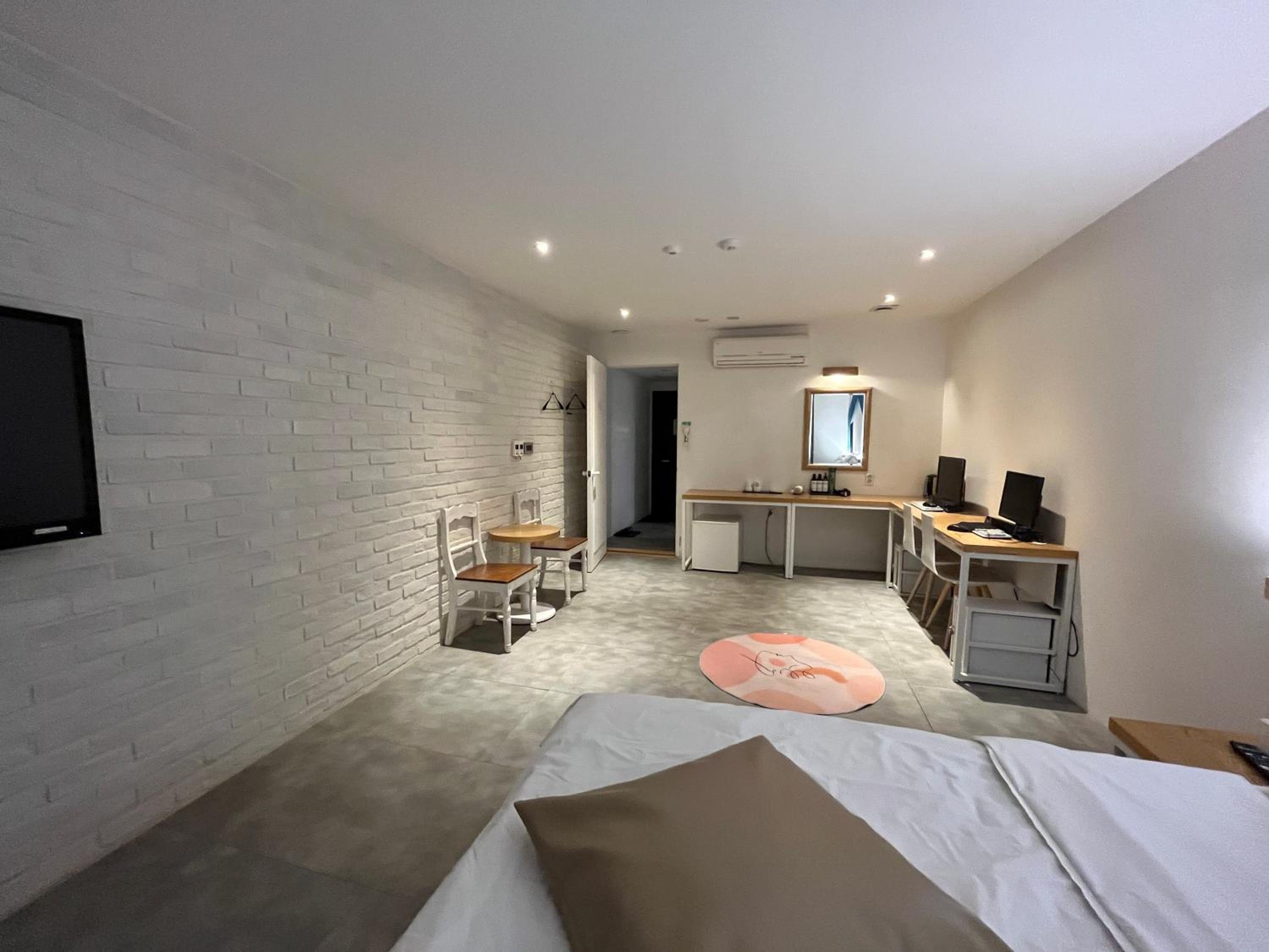 Deluxe Double Room - Photo 9