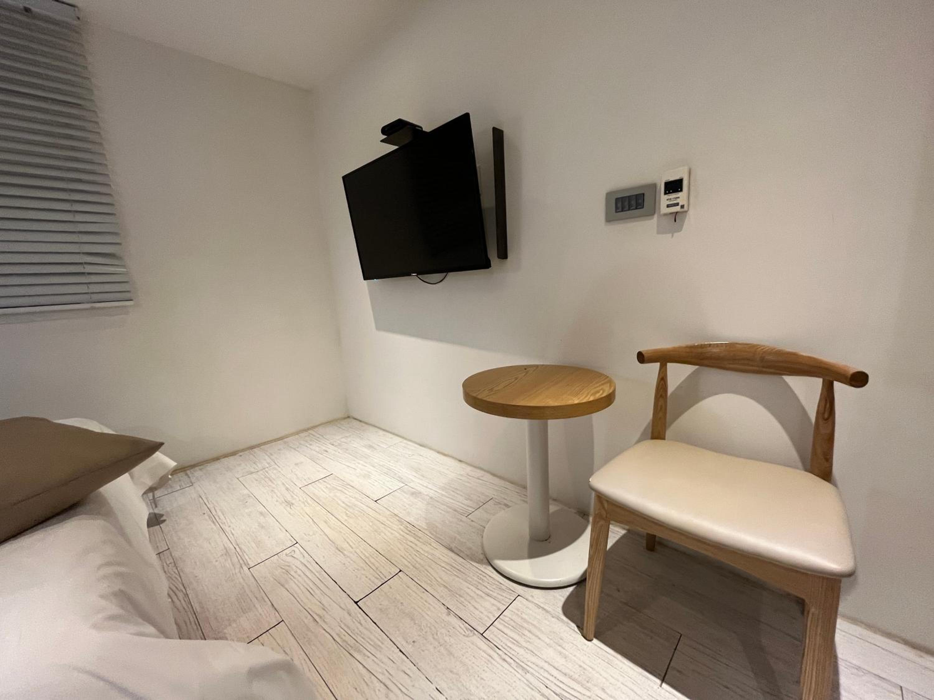 Standard Double Room - Photo 12