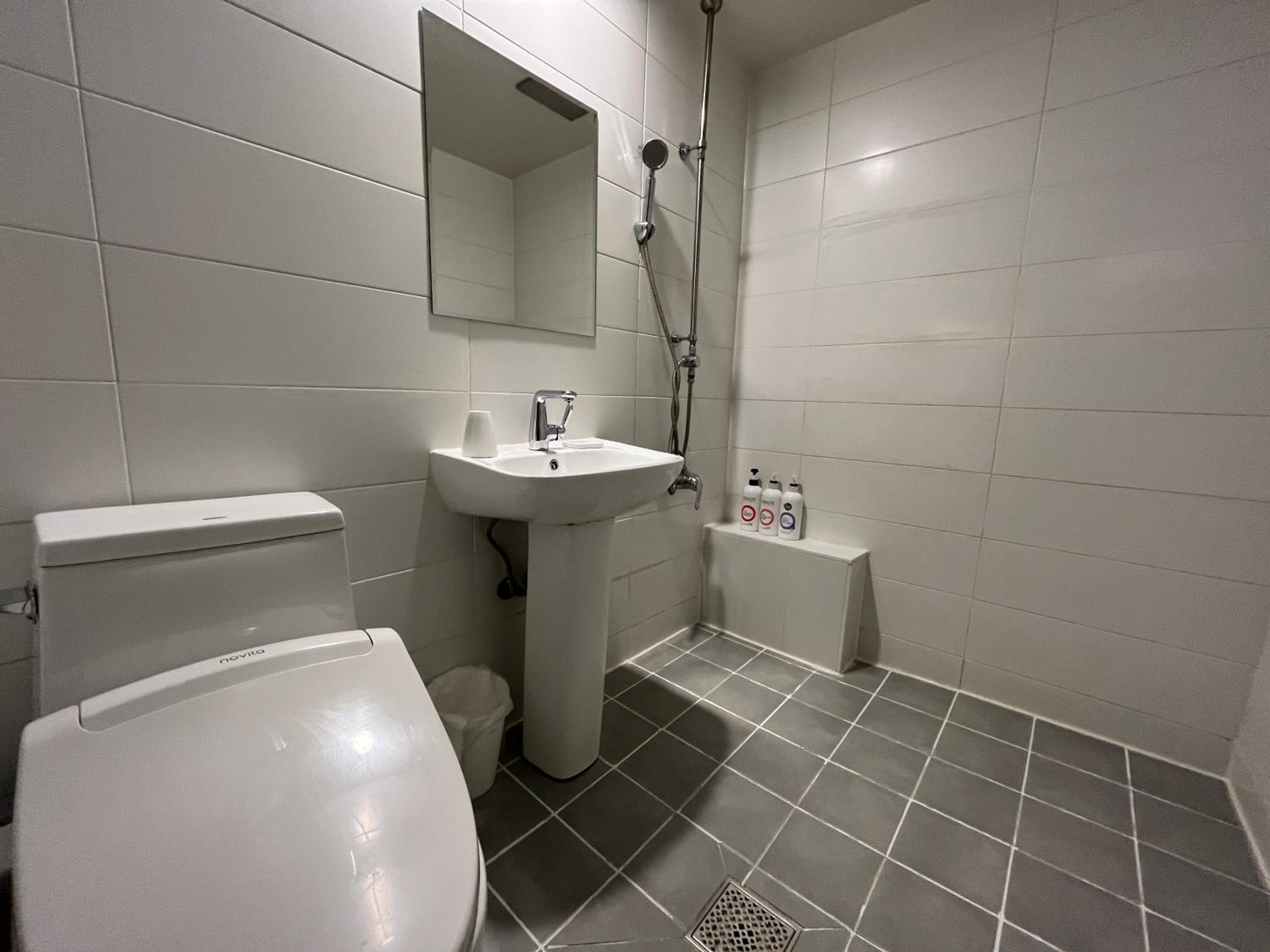 Standard Double Room - Photo 10