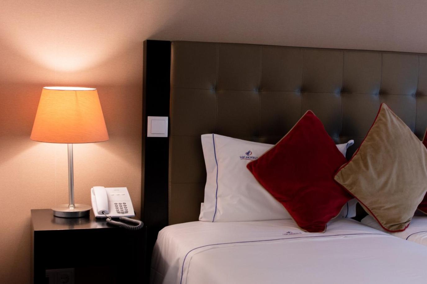 Available room thumbnail 6