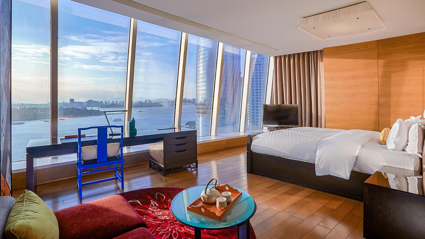 One-Bedroom Suite with Sea View and Balcony - Photo 7