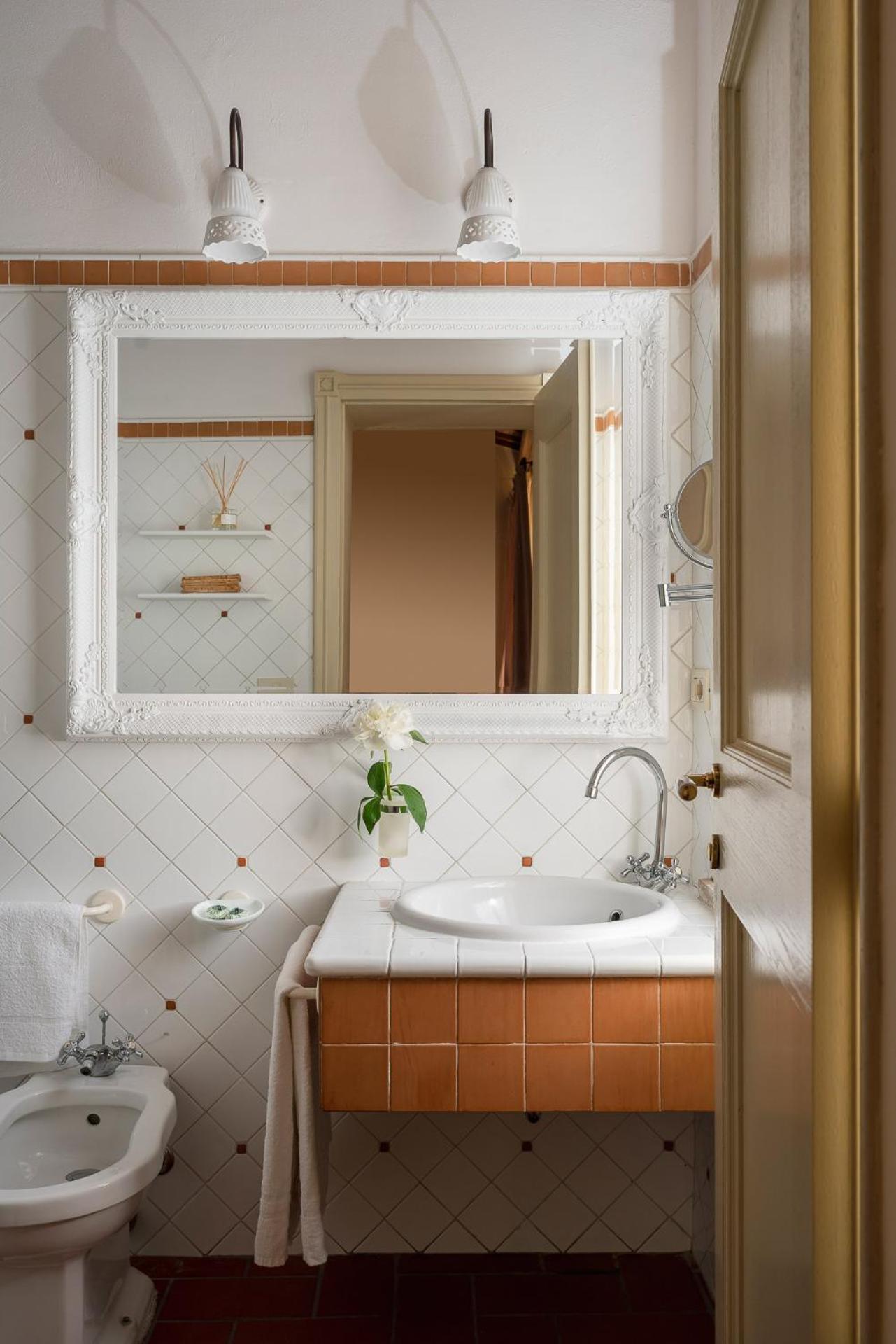 Superior Room - Photo 12
