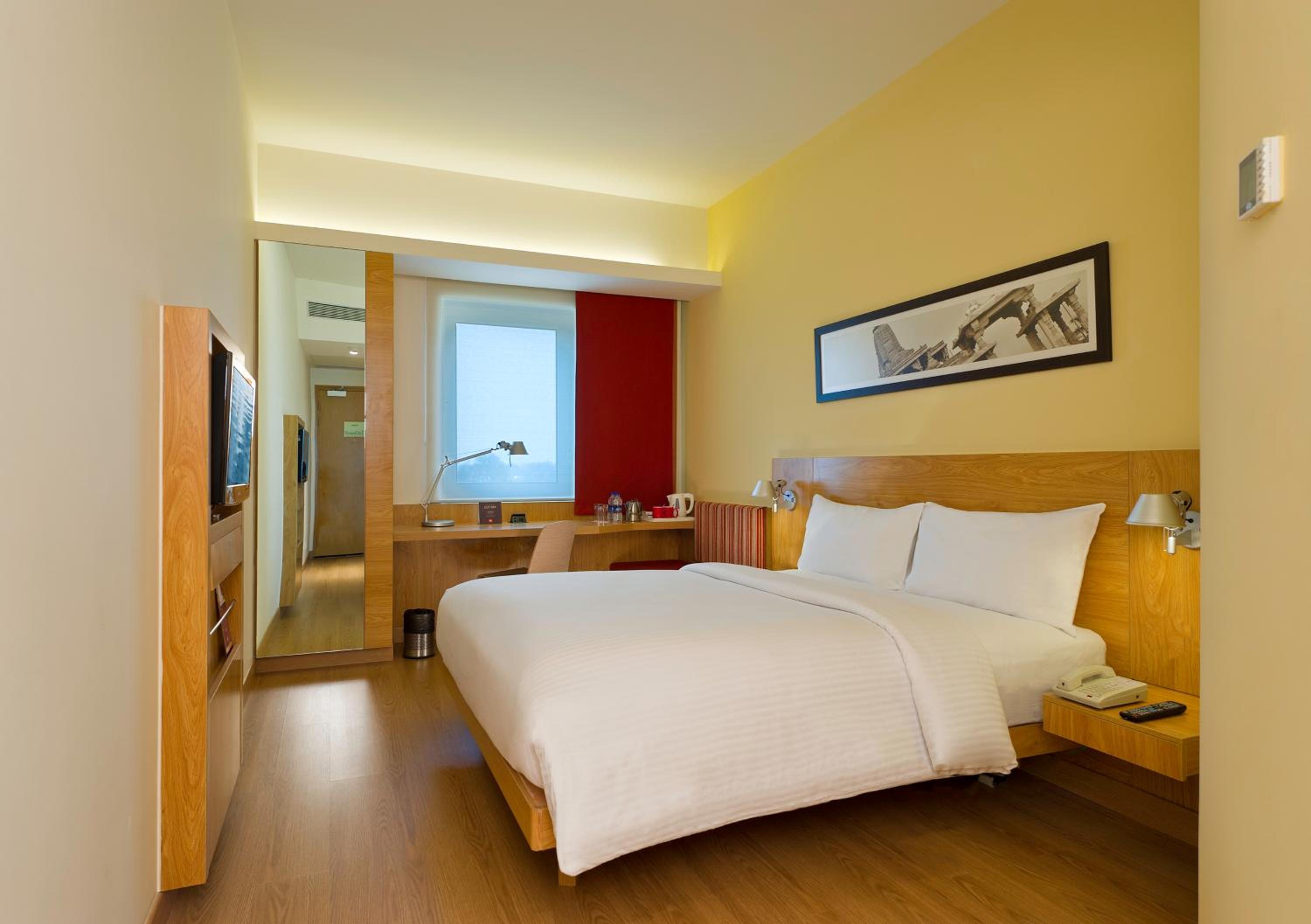 Standard Queen Room - Photo 9