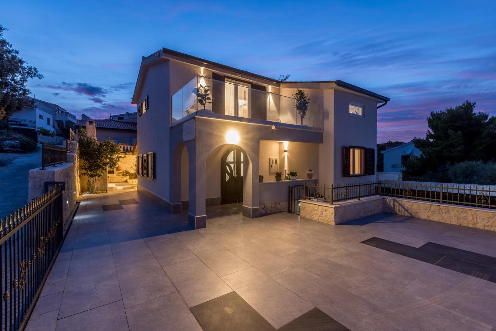 Villa photo 2