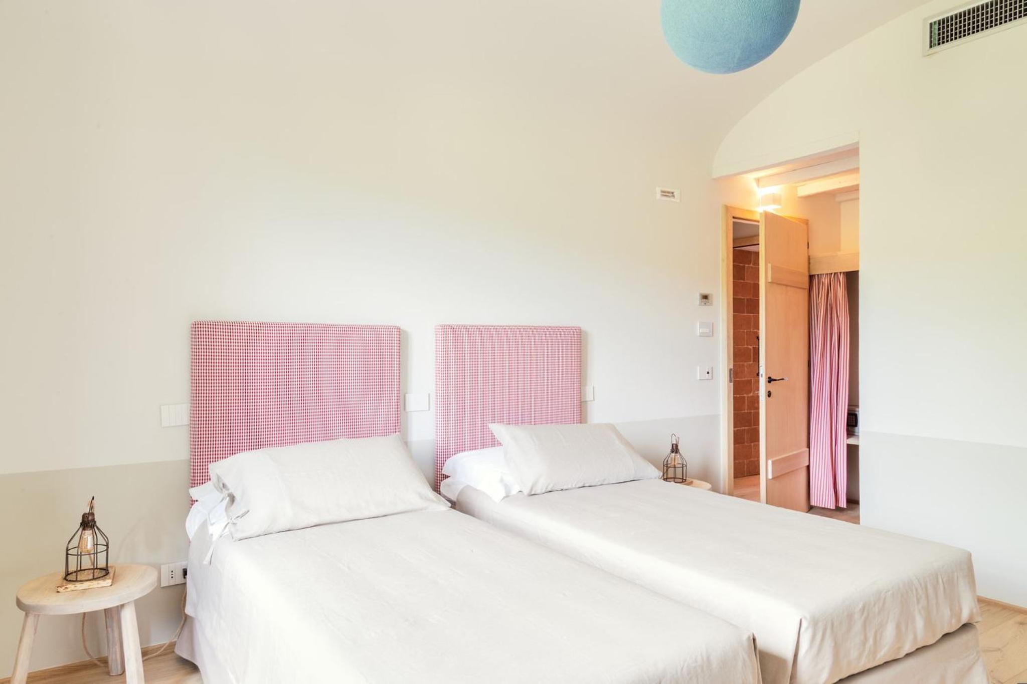 Deluxe Double or Twin Room photo 2
