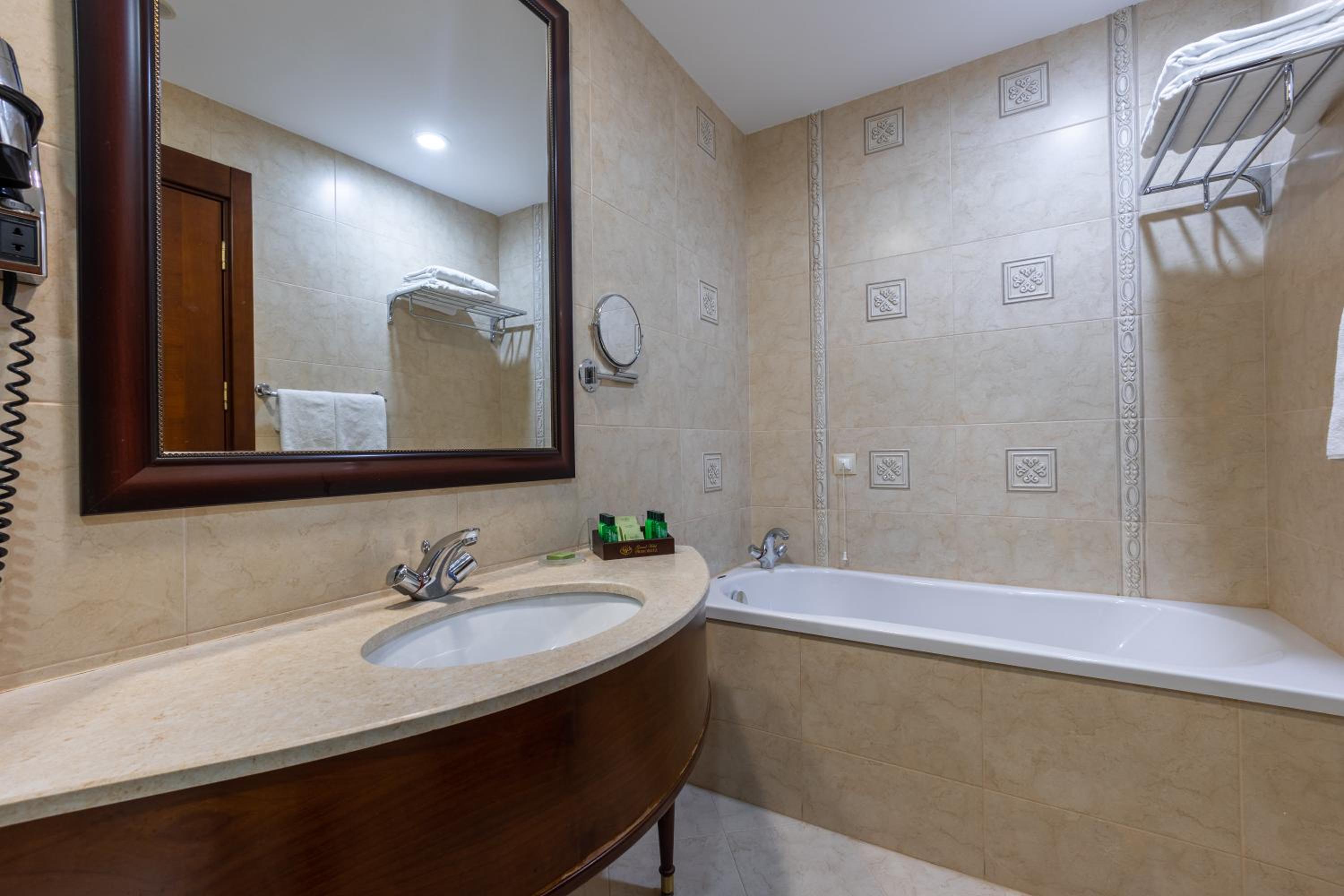 Standard Double Room with City View (1 or 2 adults) - Photo 5