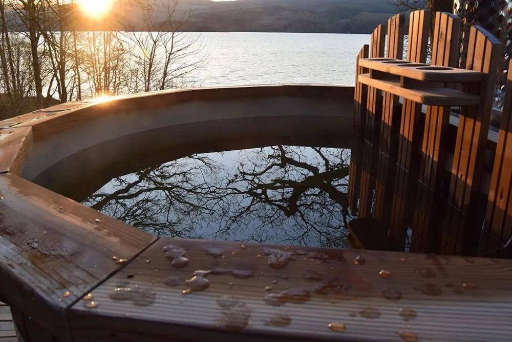 Sloy Cabin (2 bedrooms) – Wood fired hot tub (extra charge) and free Wi-Fi  photo 3