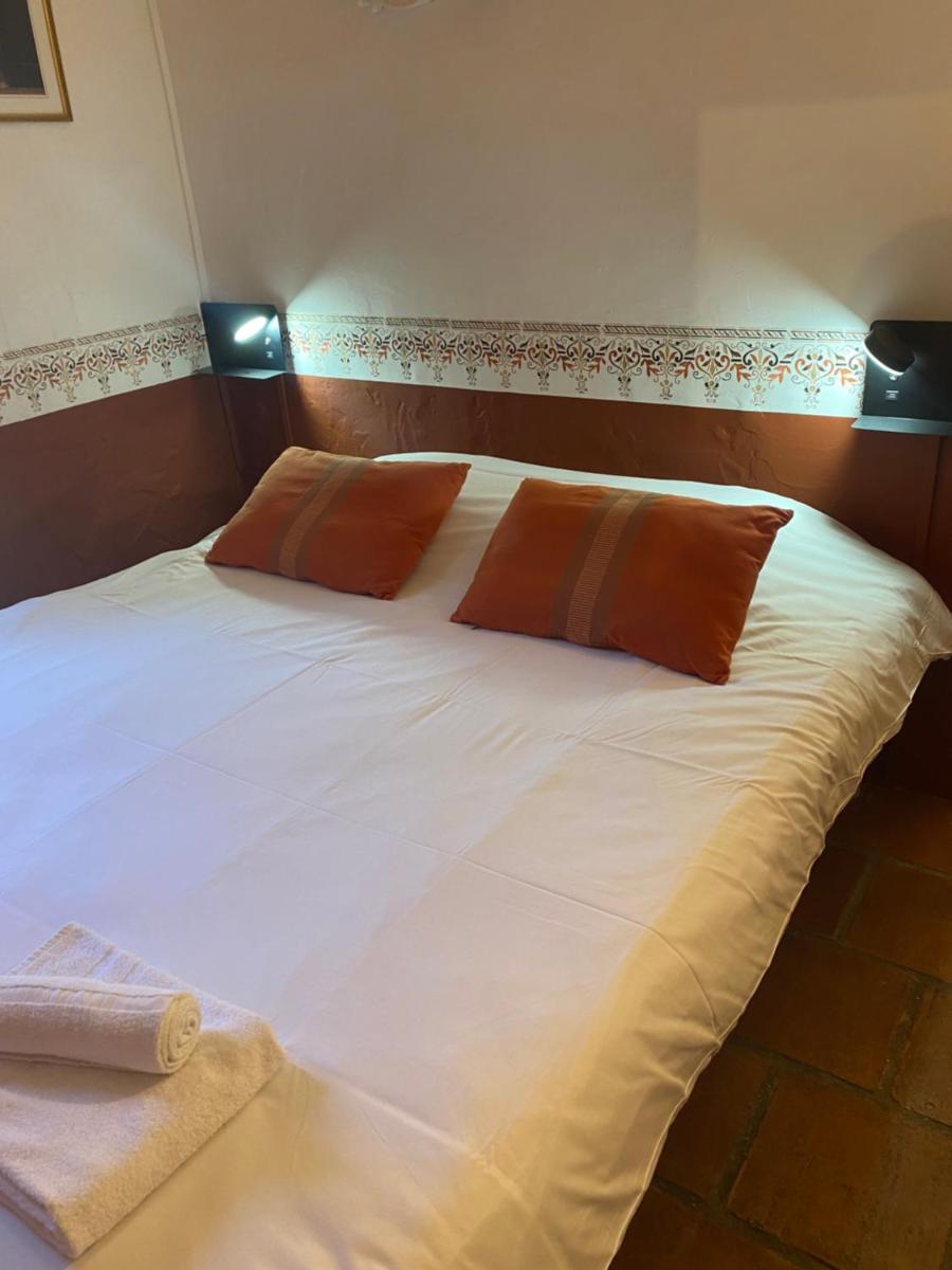 Double Room - Photo 2