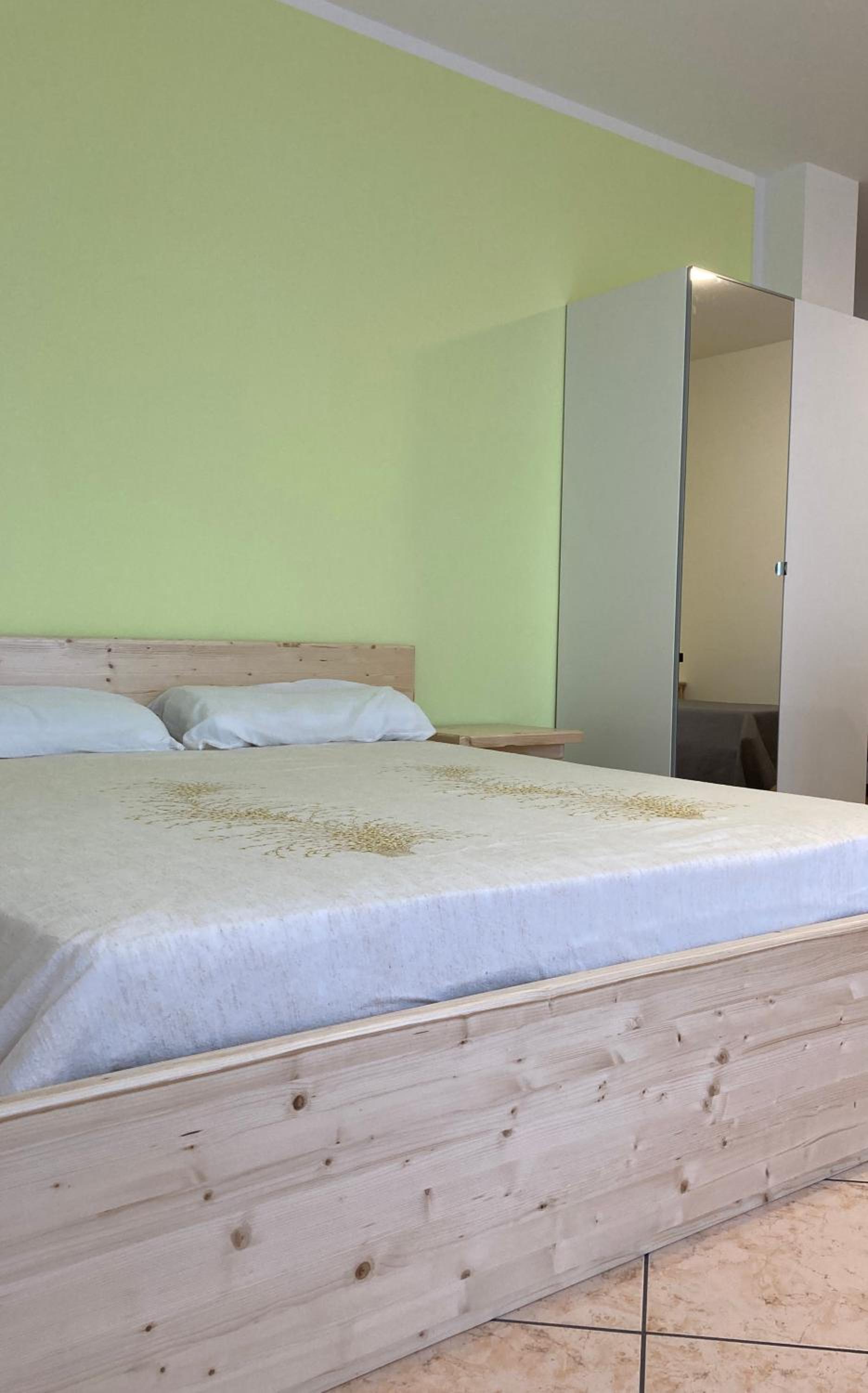 Triple Room with Private Bathroom - Photo 3