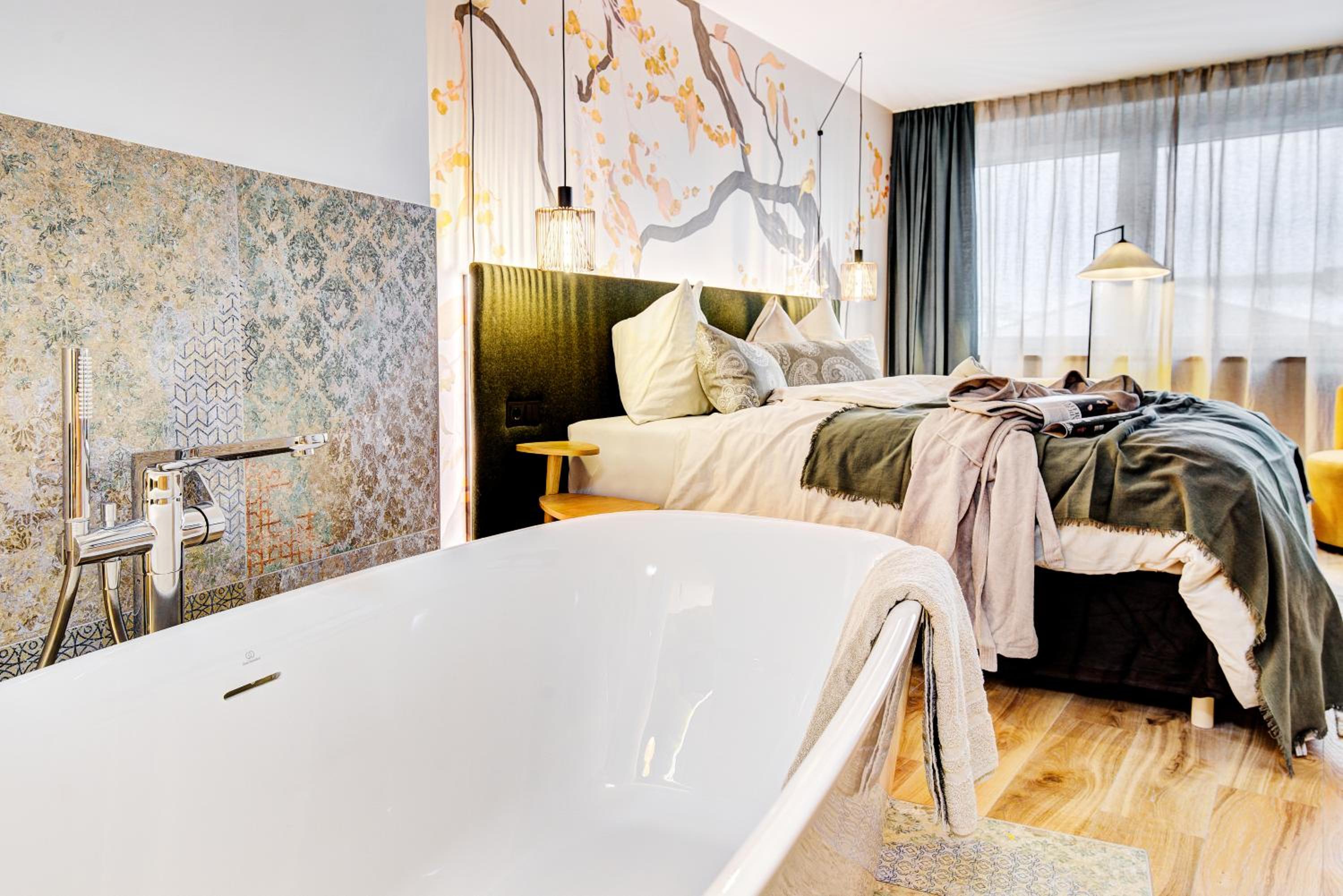 Deluxe Double Room with Bath photo 3