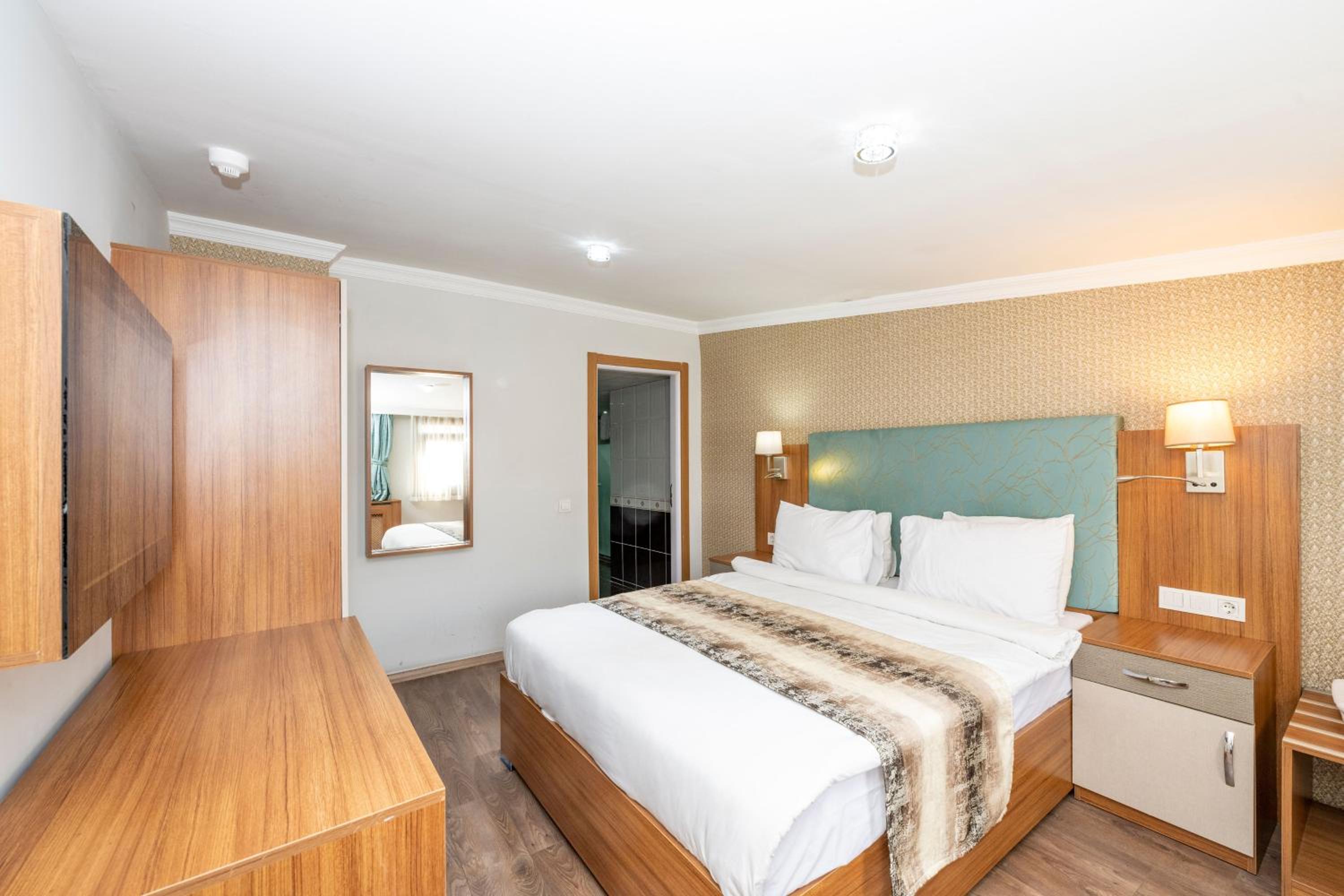 Superior Triple Room photo 2
